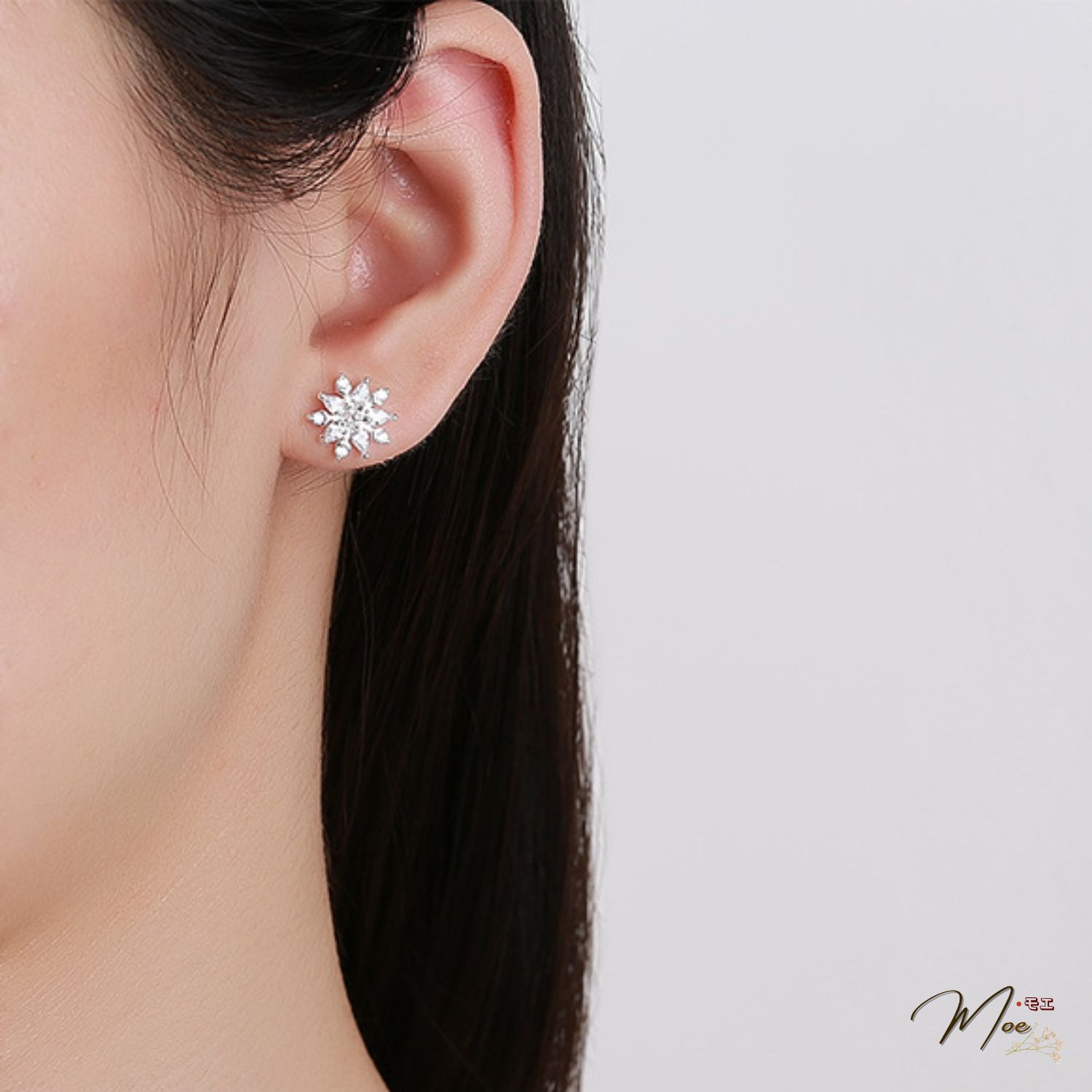 K251 - Khuyên tai hoa tuyết pha lê kim cương_thumbnail_1