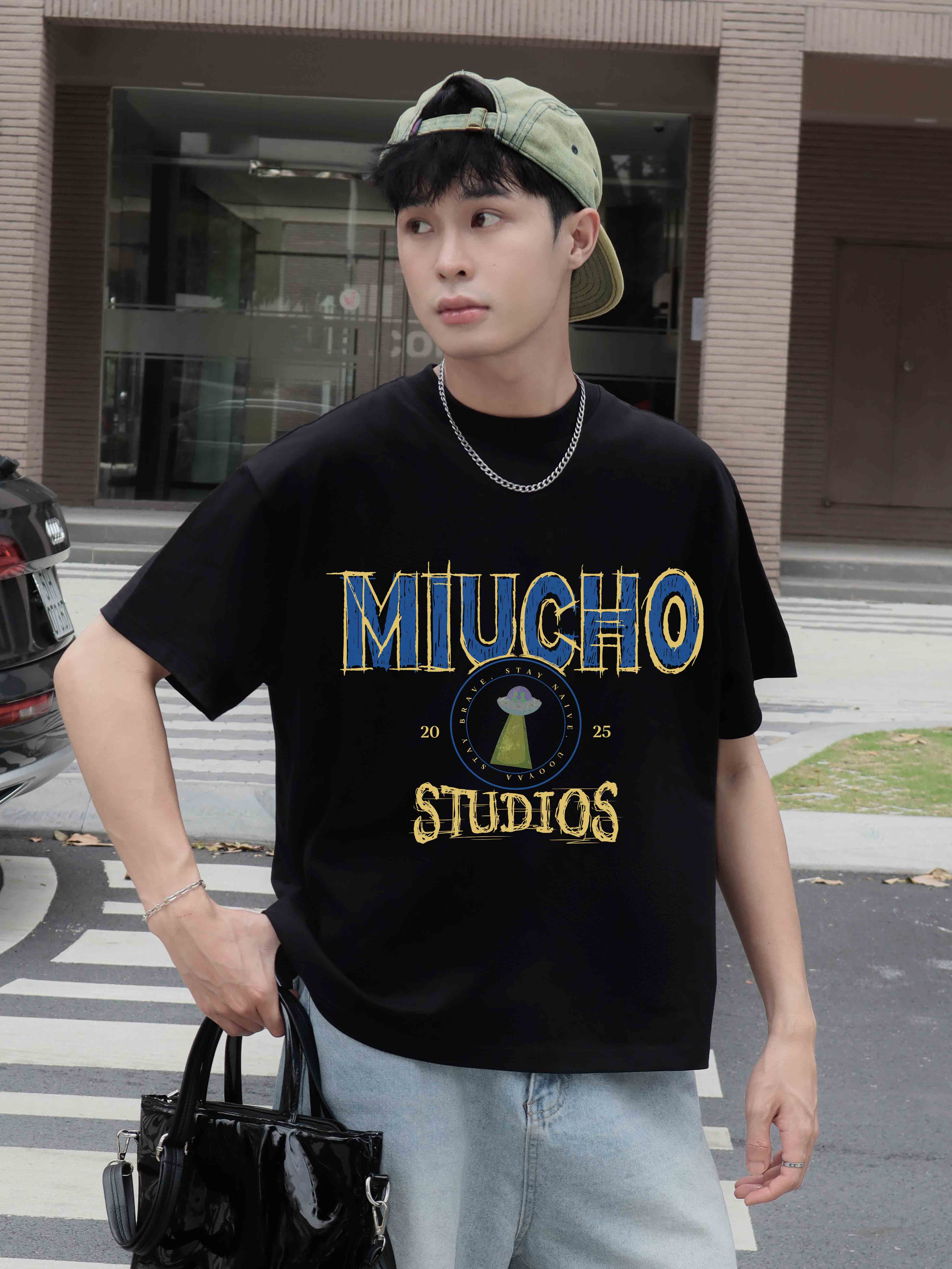 Áo phông nam local brand form boxy 2362 Miucho Club chất vải cotton 2 chiều cao cấp in mix_thumbnail_3