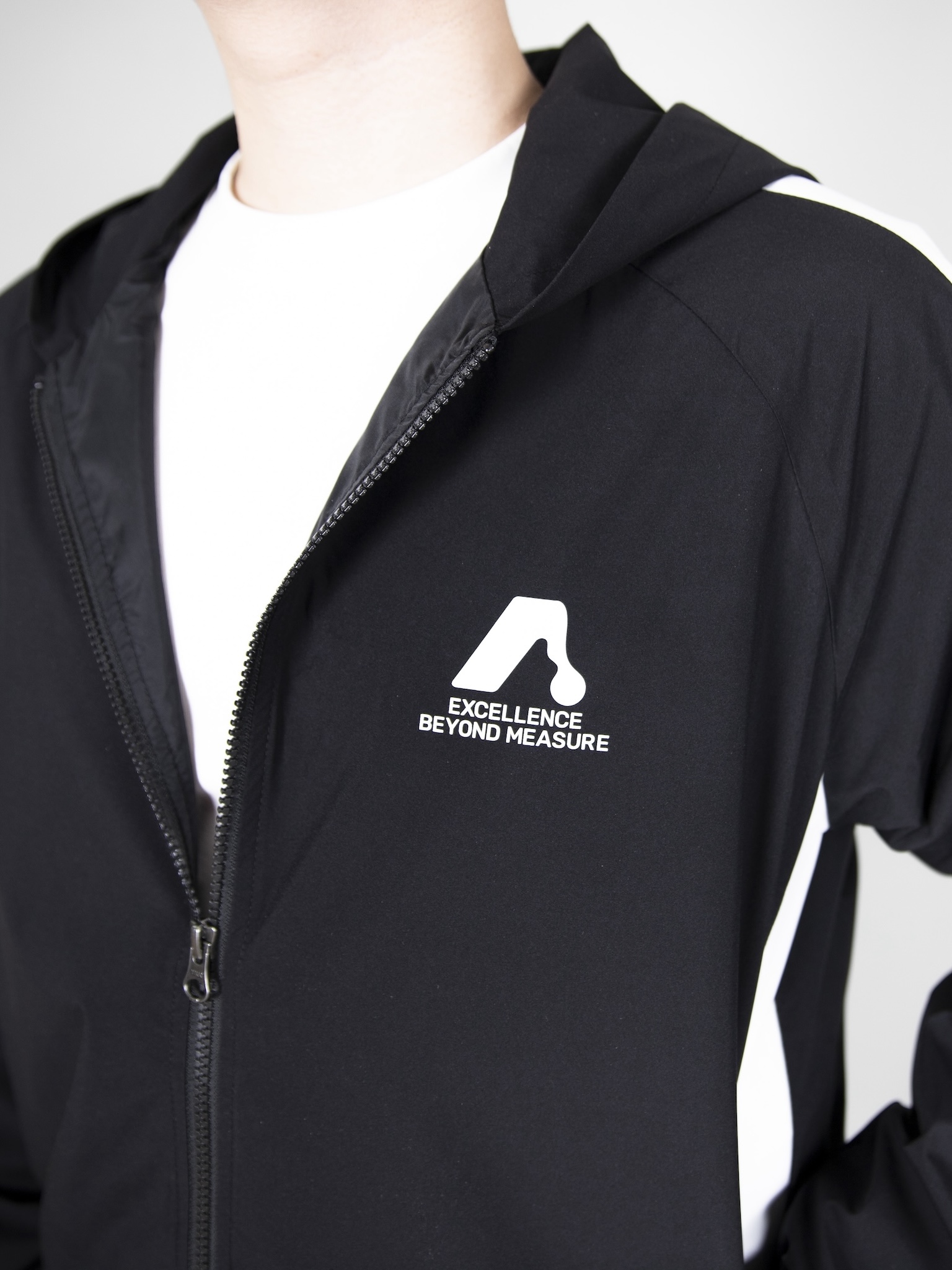 Áo khoác gió đen phối sọc trắng_thumbnail_4