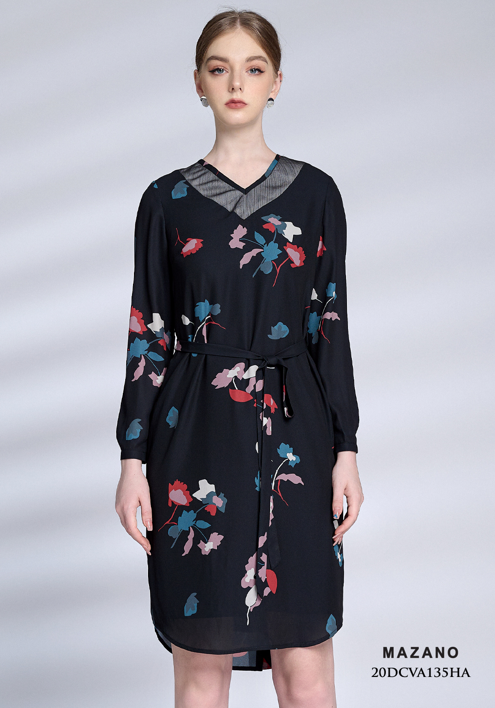 Đầm đen suông thắt đai cổ V_thumbnail_3