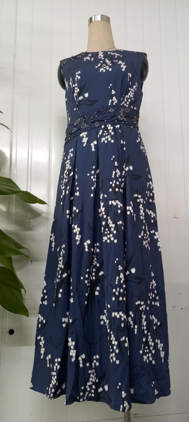 Đầm thân ôm họa tiết hoa chân rủ_thumbnail_0