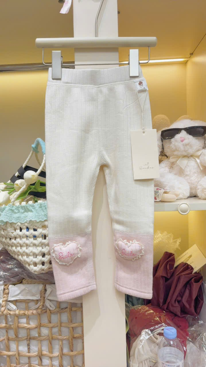 (Q173) Quần legging kem gấu hồng đính tim_thumbnail_0