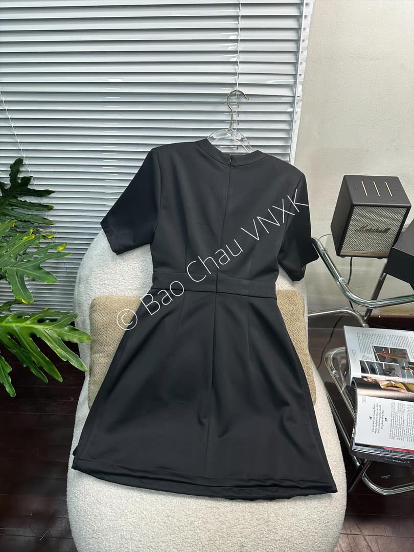 SALE D128 ĐẦM ĐEN XẾP LY_thumbnail_1