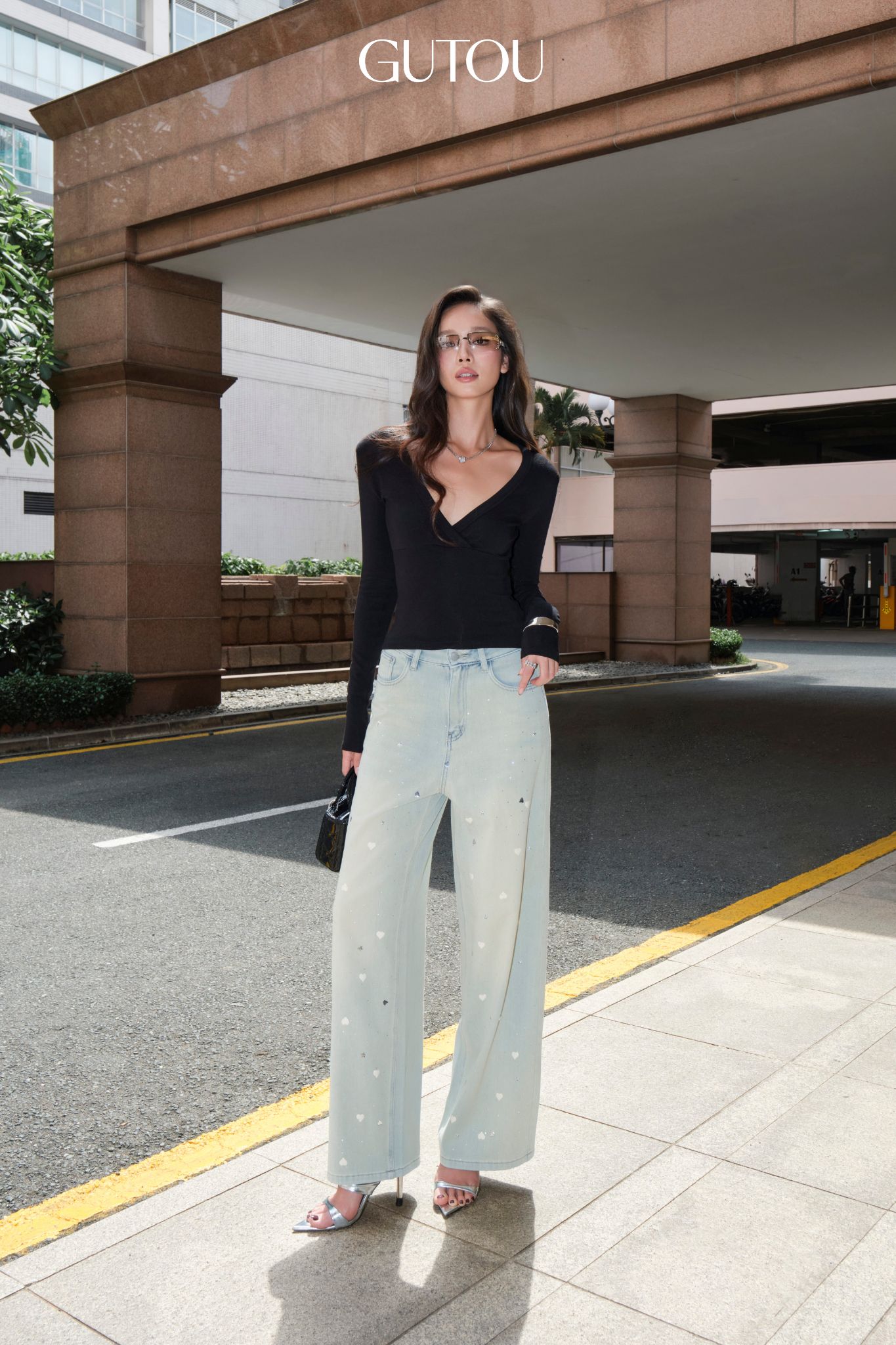 [ GUTOU ] Quần Jeans Suông Đính Đá Embelli