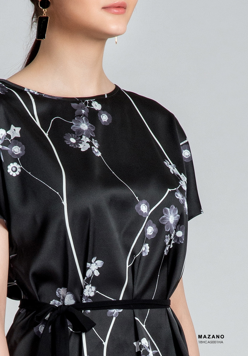 Áo Sơmi hoa lụa đen thắt đai cộc tay_thumbnail_4