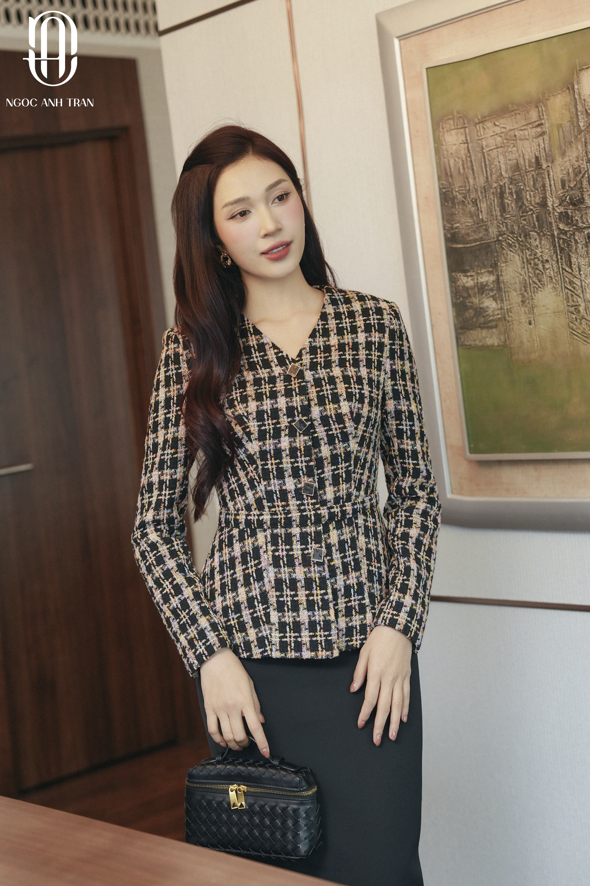 A248 - Áo kiểu caro đen dài tay chiết eo