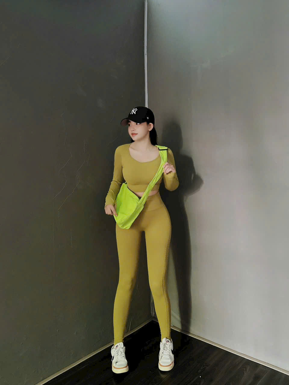 Áo Croptop Thể Thao Nữ Dáng Dài Xỏ Ngón_thumbnail_12