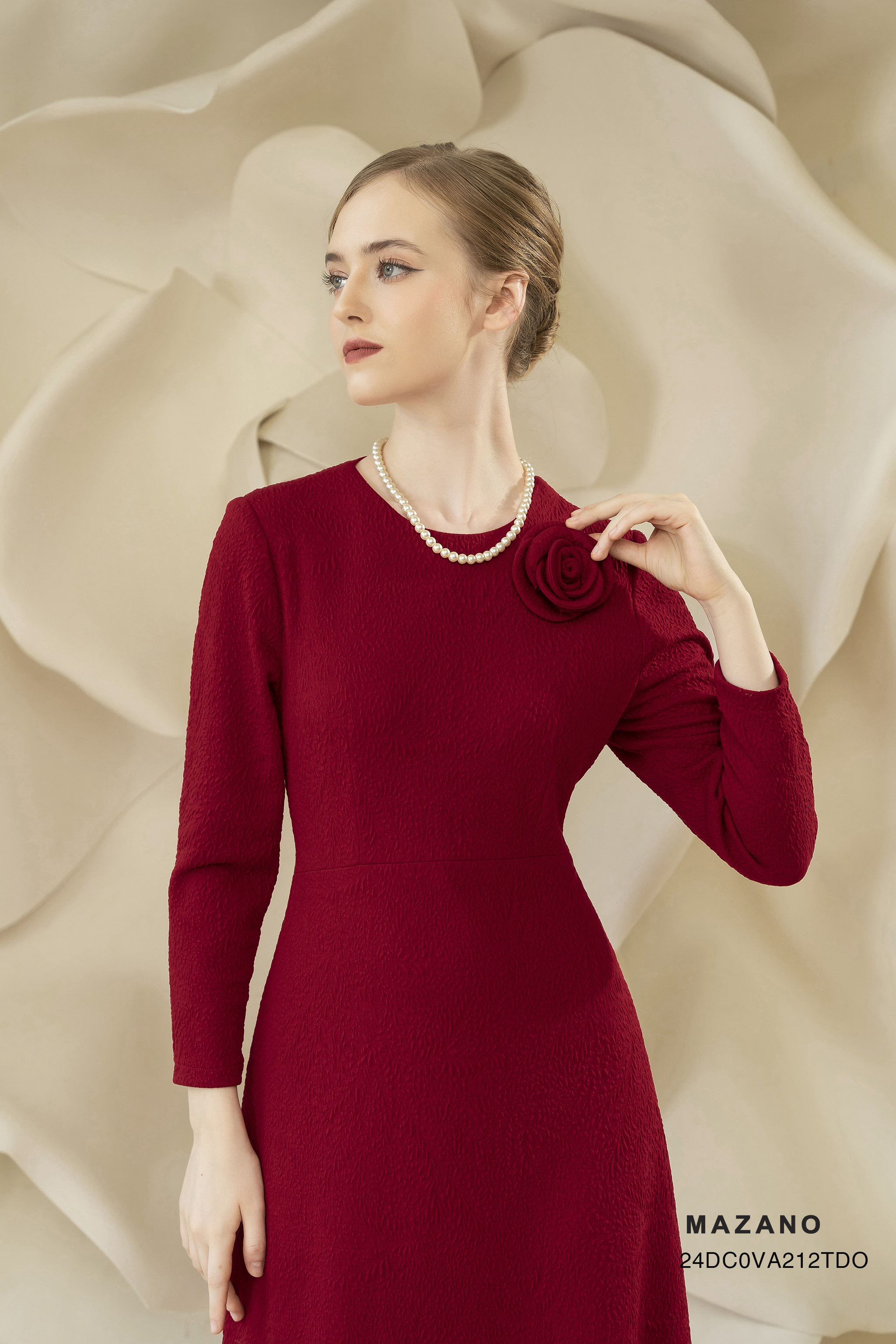 Váy Đầm thân ôm Vải dạ len Đính hoa cuốn trên ngực Cổ tròn Tay dài Dài ngang bắp chân_thumbnail_3