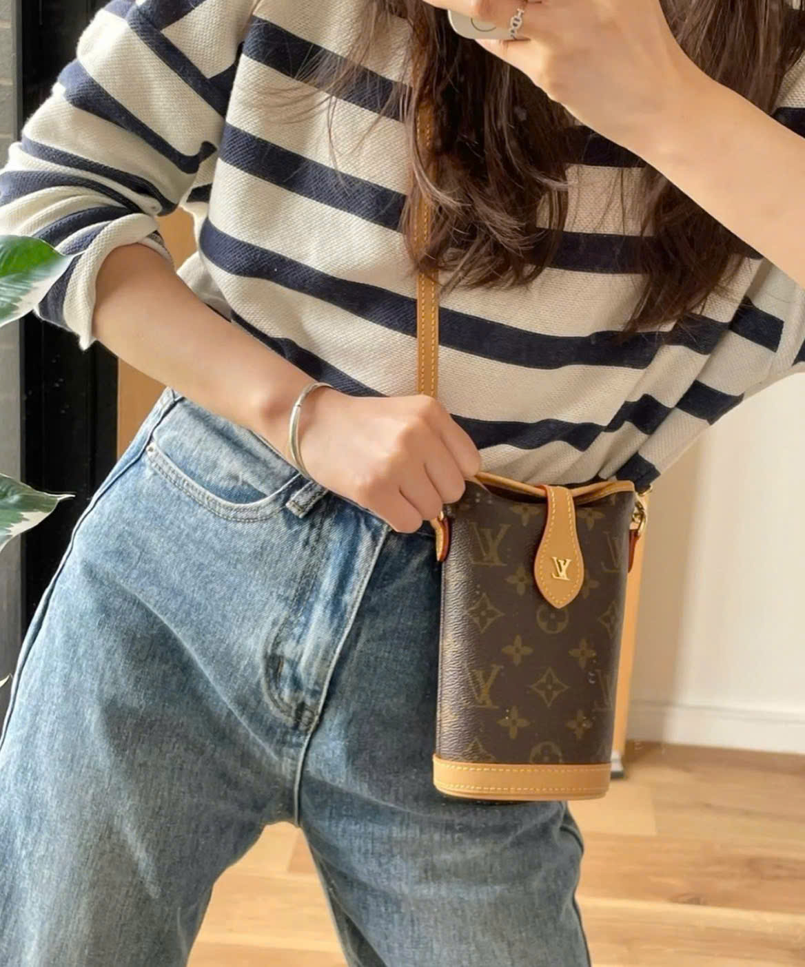 LV FOLD ME POUCH SP_thumbnail_2