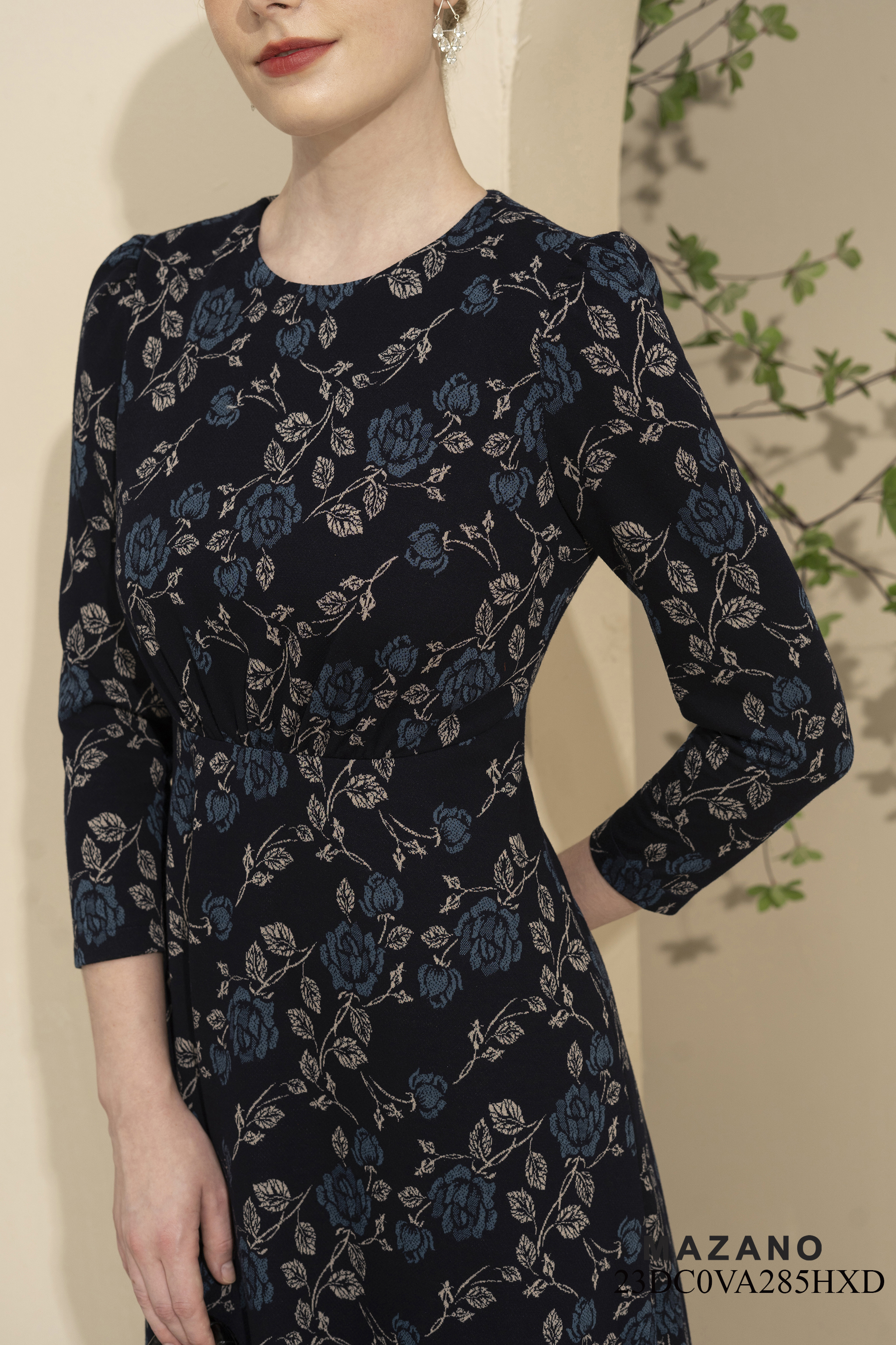 Đầm len nhún eo chân rủ họa tiết hoa hồng_thumbnail_3