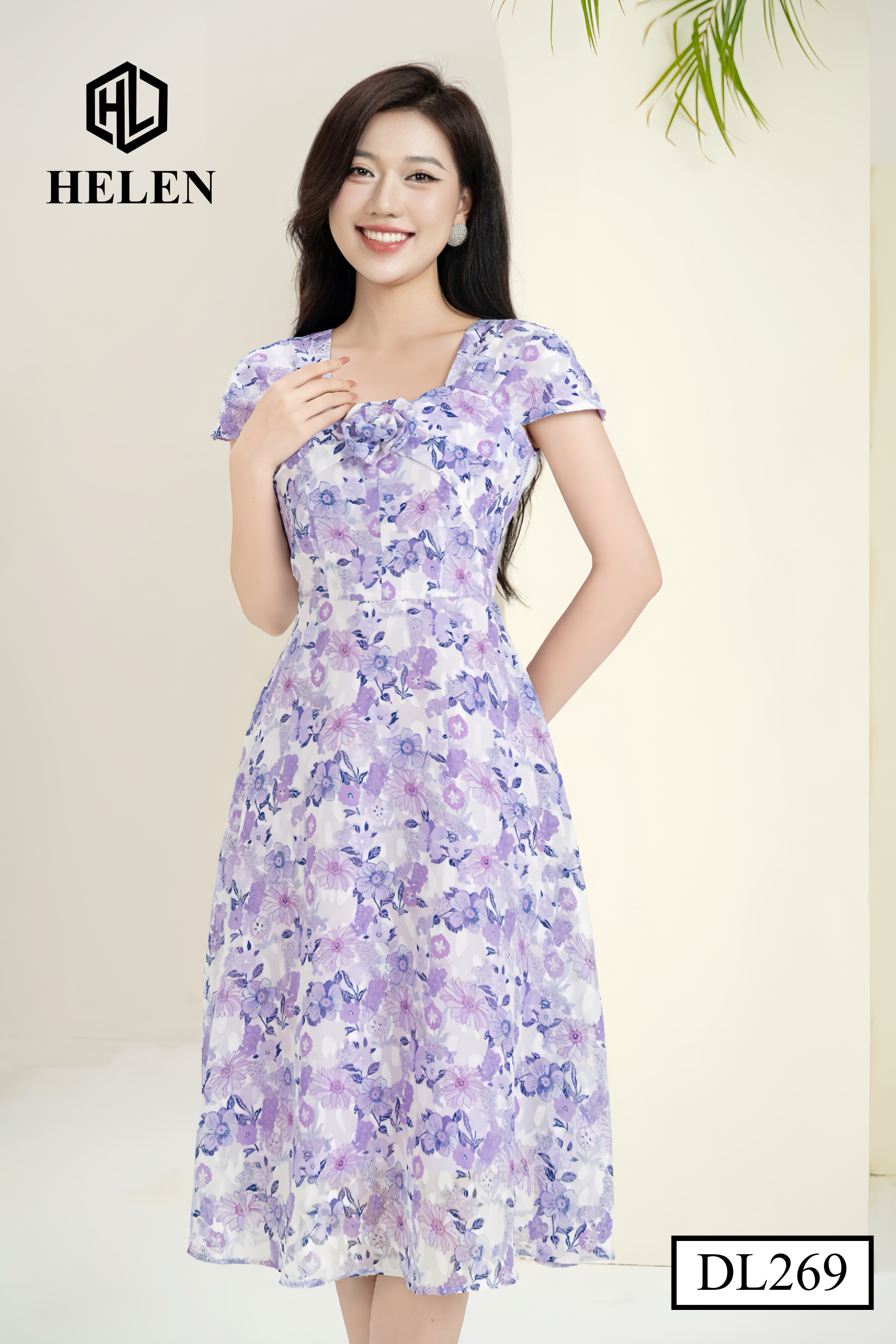 Đầm xòe hoa tím cổ vuông đính hoa ngực DL269
