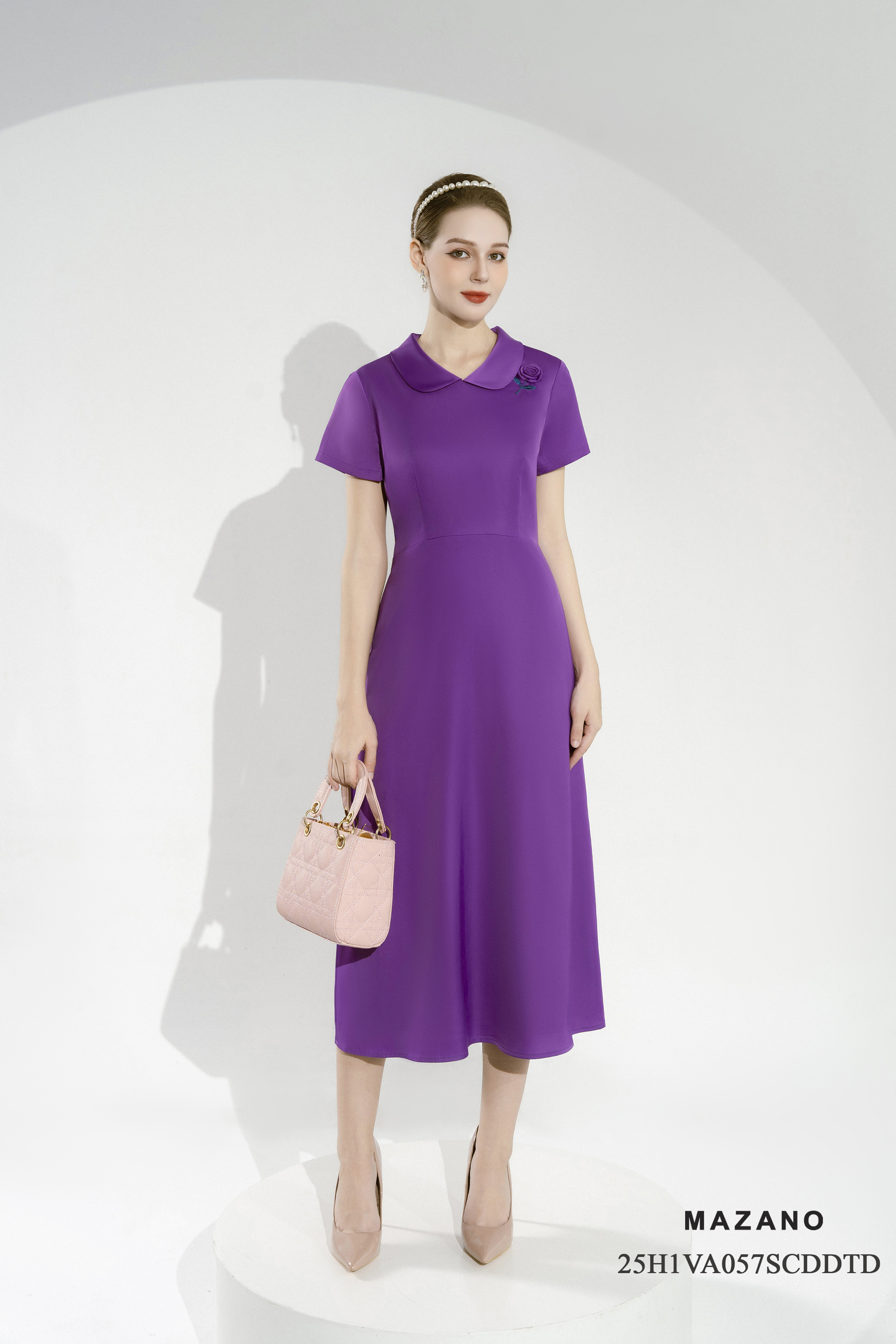 Váy Đầm Thân ôm vừa chân rủ Vải Tencel Đính hoa cuốn Cổ bẻ cách điệu tay ngắn Dài váy qua bắp chân_thumbnail_0