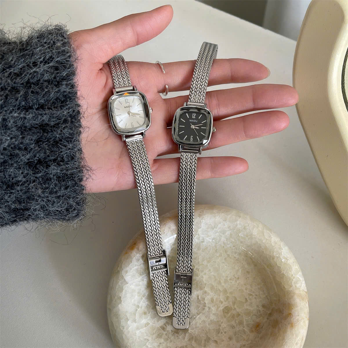 HL177 Đồng hồ dây thép ( MĂT TRẮNG )