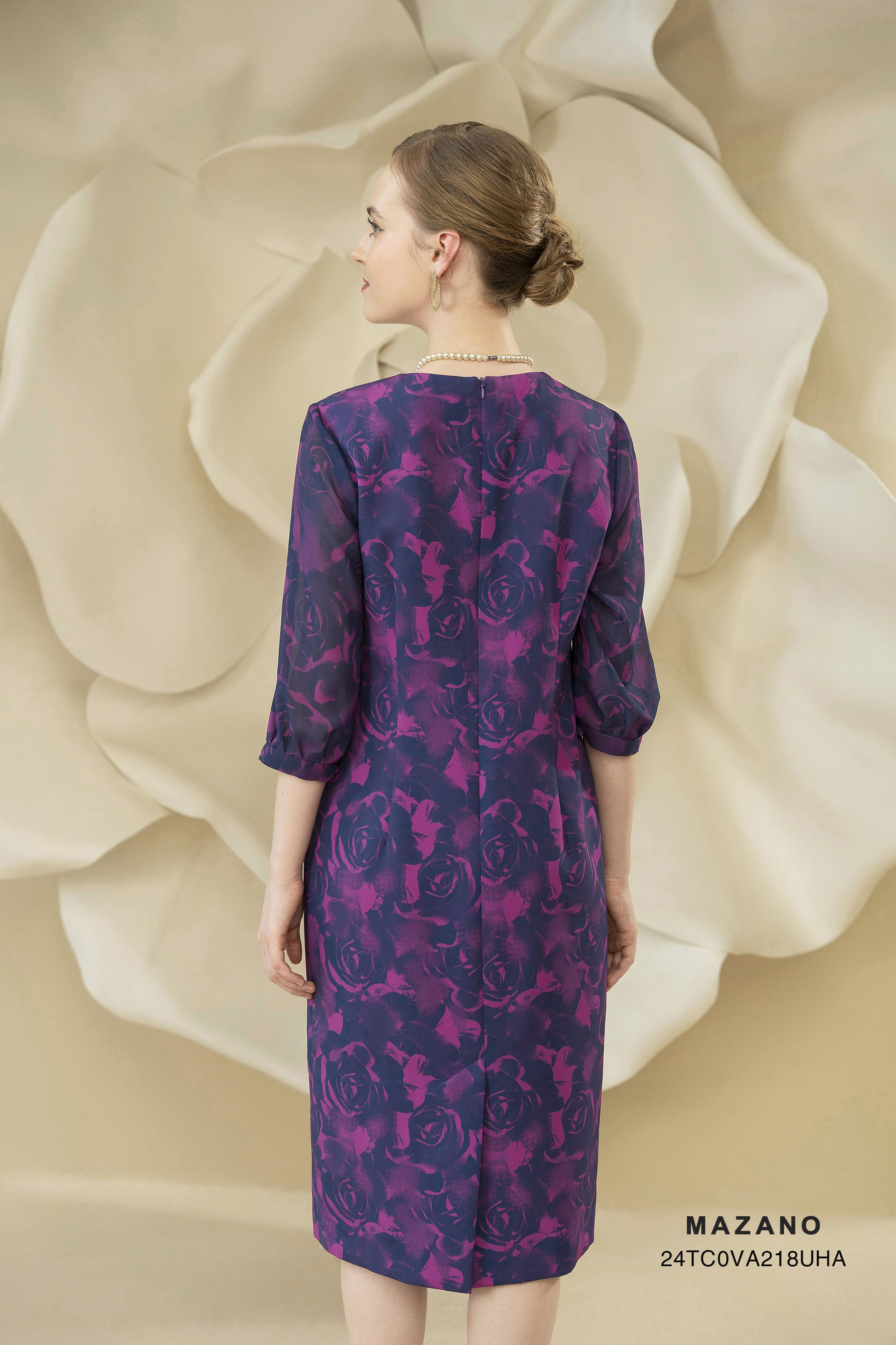 Váy Đầm suông Vải thô dày dặn kết hợp tay voan mỏng Họa tiết hoa hồng cách điệu Đính hoa cuốn Cổ tròn vừa Tay lỡ Dài tới bắp chân_thumbnail_4