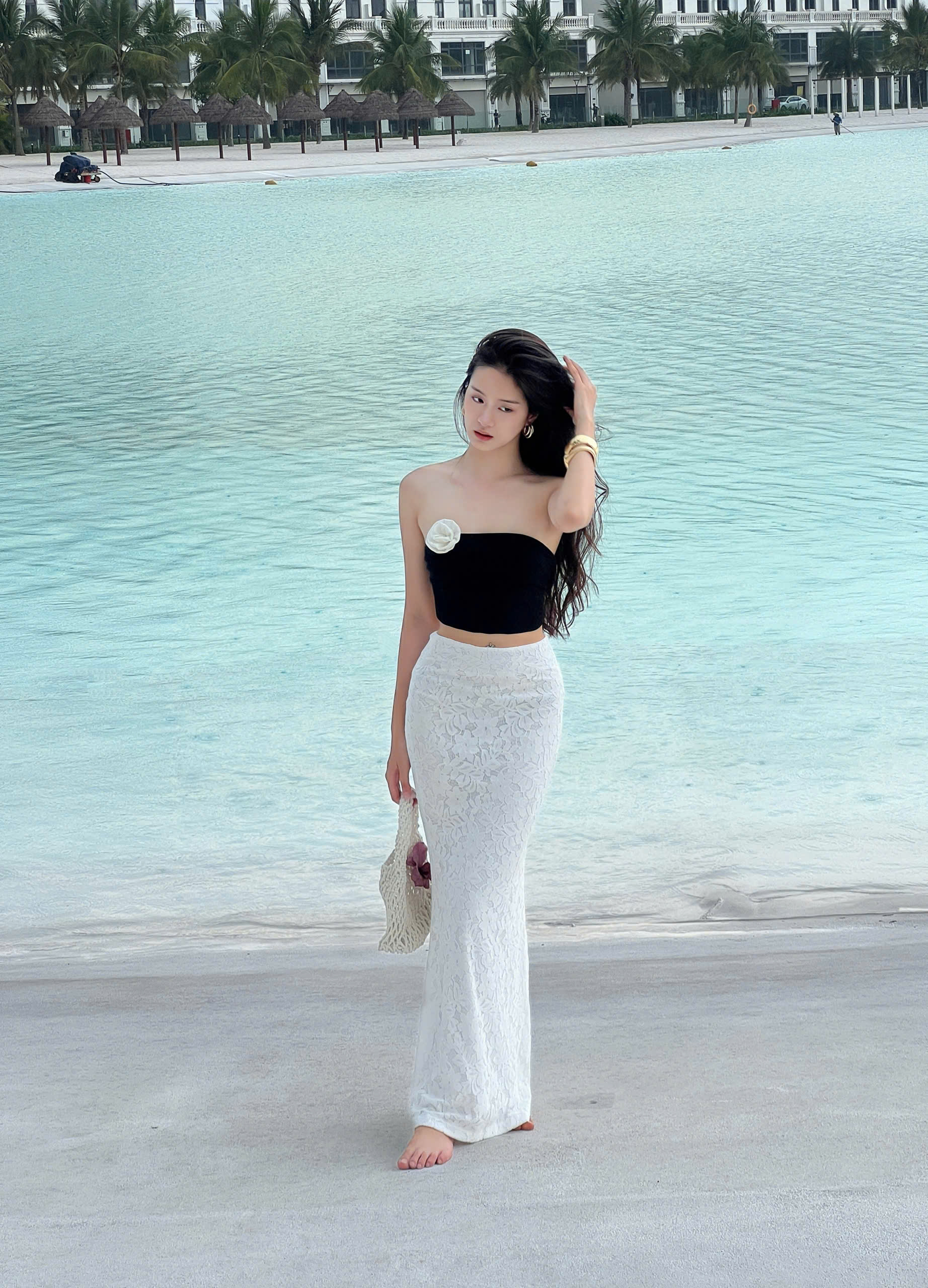 Áo quây hoa trắng_thumbnail_2