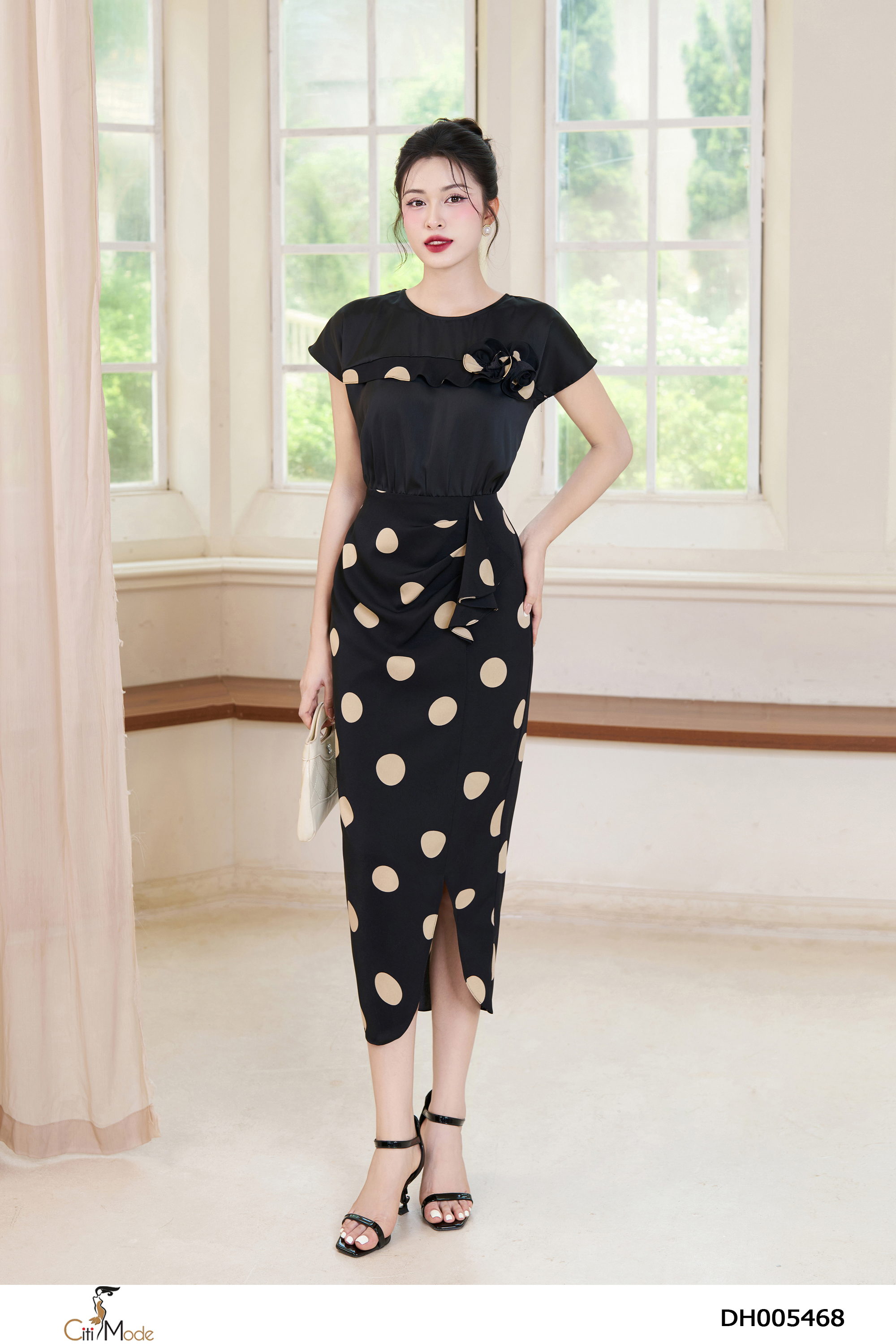 Đầm ôm chấm bi phối đen cổ tròn bèo ngực hoa_thumbnail_3