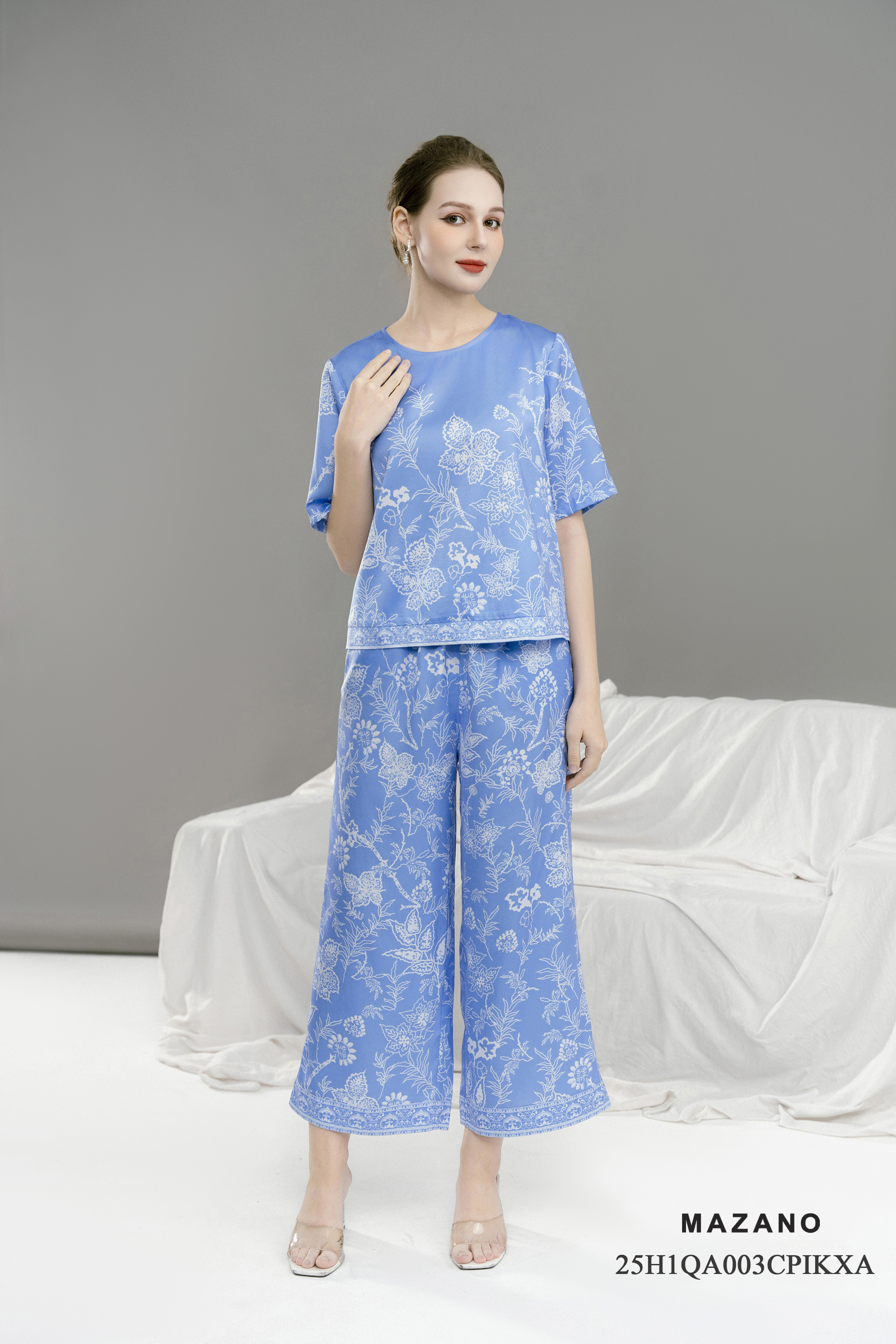 Bộ Quần và Áo suông Vải lụa Họa tiết in hoa bố cục  Cổ tròn Tay ngăn Dài quần tới mắt cá chân - QA003IXA