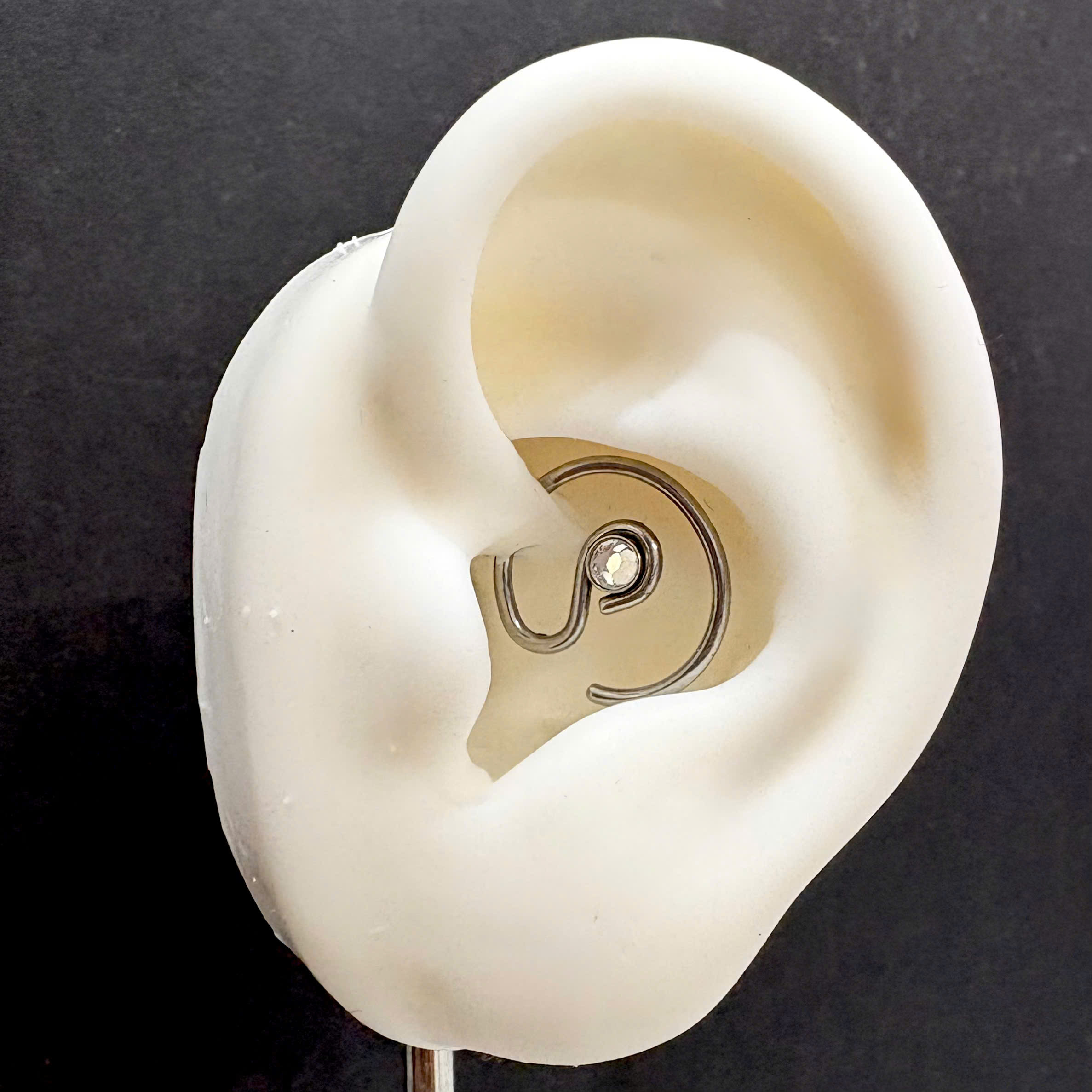 Daith vòng xoắn đá giữa 12mm