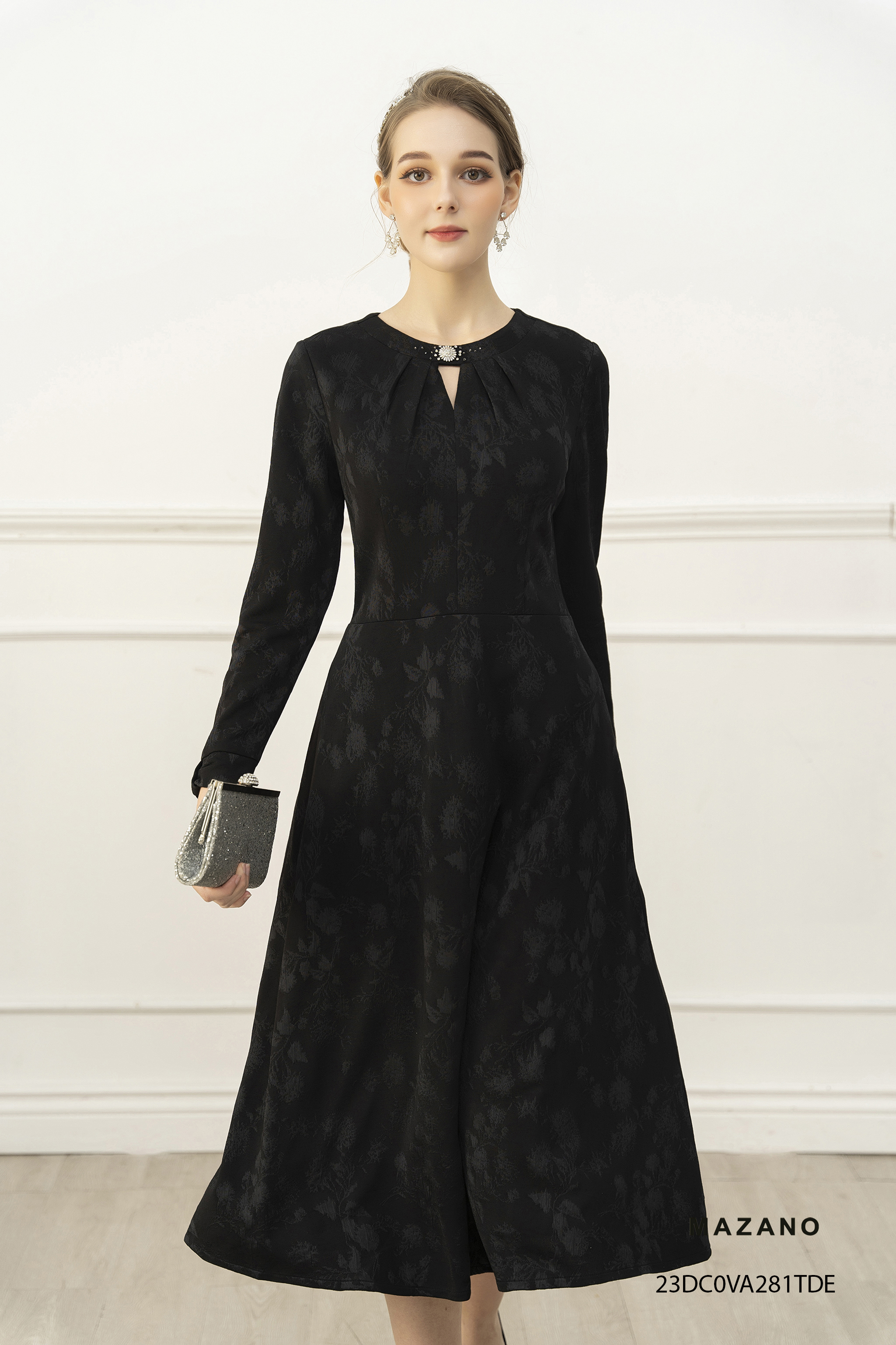 Đầm dạ len thân ôm chân rủ, cổ cách điệu xếp ly đính hạt cườm_thumbnail_4