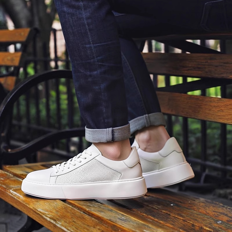 Giày trắng đục lỗ thoáng khí mùa hè mới dành cho nam giày thể thao phiên bản Hàn Quốc thời trang hợp thời trang da thật giày nam siêu nhẹ_thumbnail_2