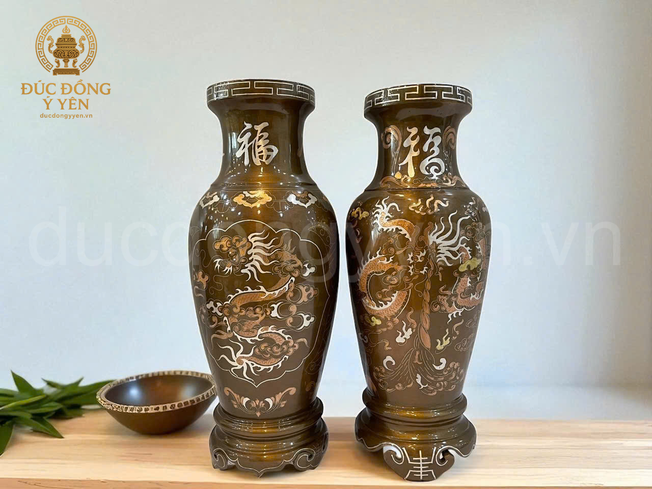 Lọ hoa đúc đồng đỏ khảm tam khí 