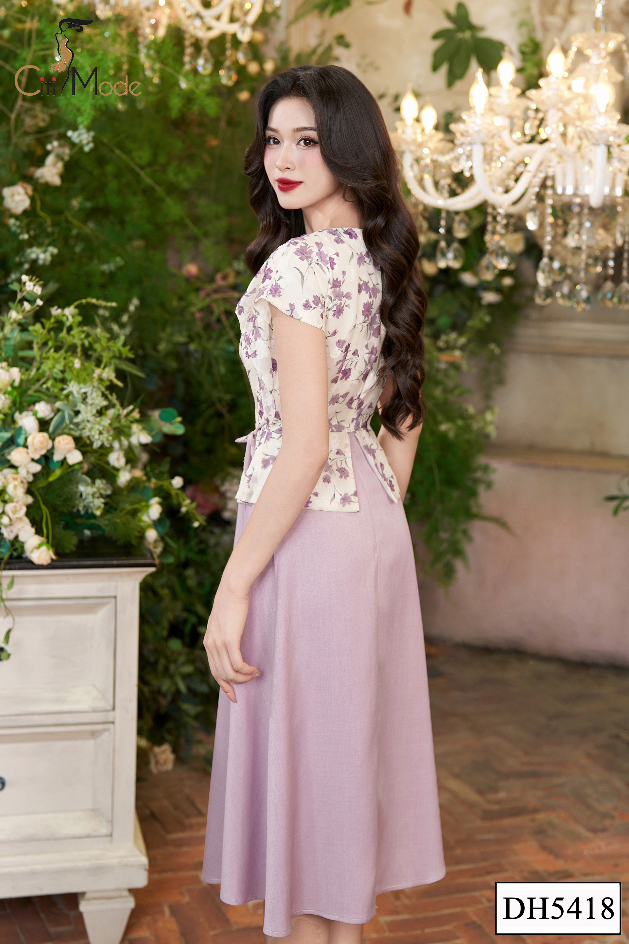 Đầm xòe hoa tím cổ thuyền thắt nơ eo