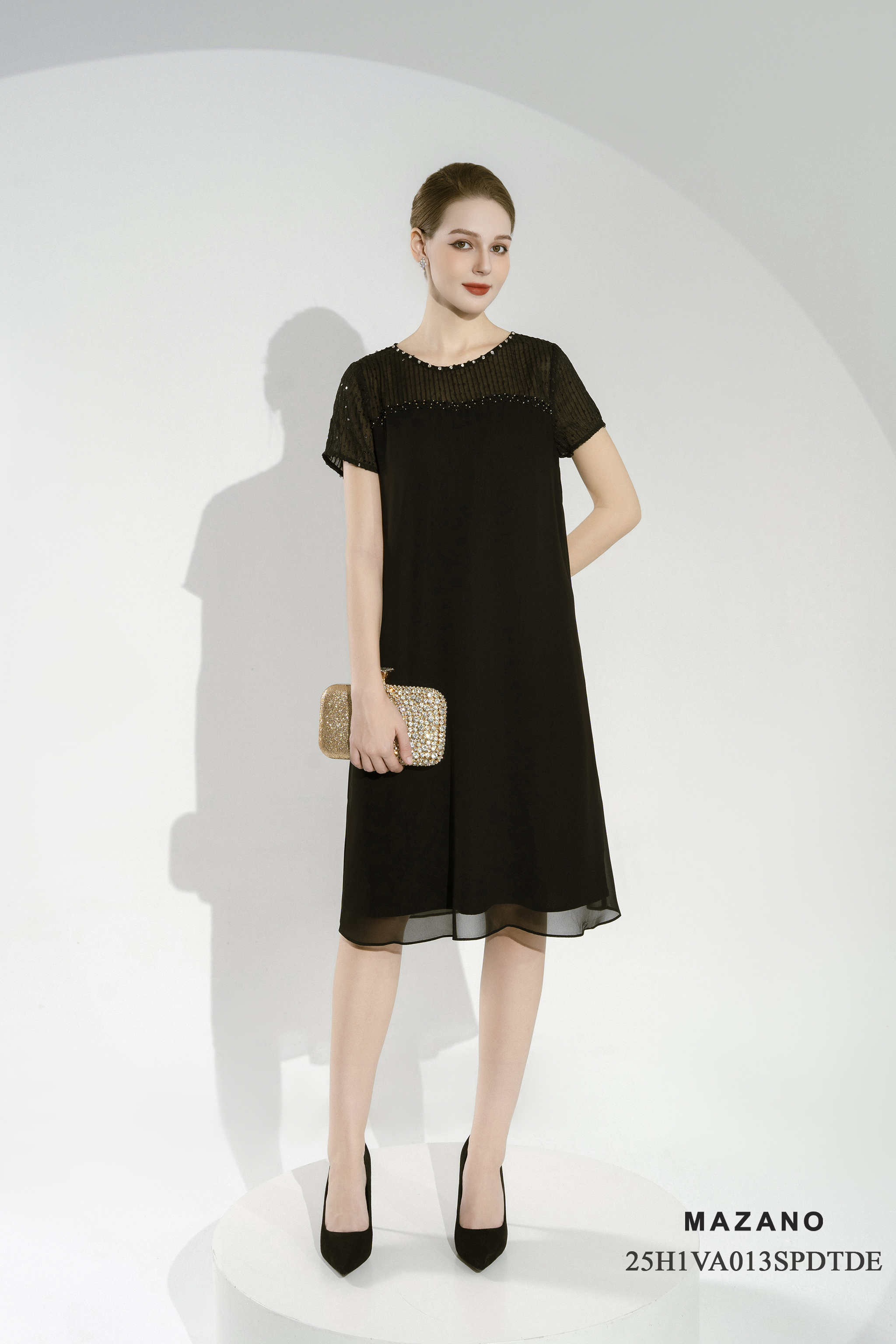 Váy Đầm suông A Vải voan mỏng Phối kim sa Đính trang trí Cổ tròn Tay ngắn Dài váy đến gối.