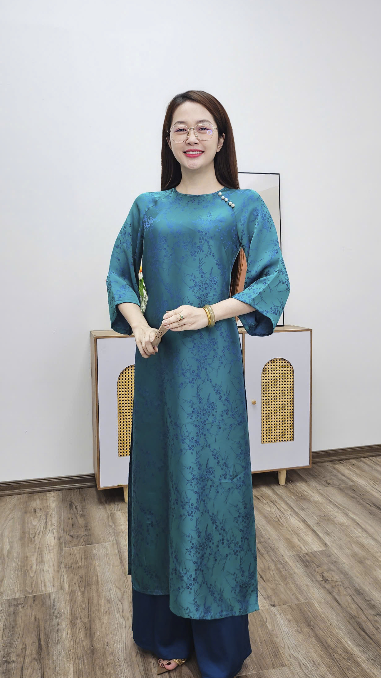 CT292 áo dài cách tân tơ tằm hoa đào xanh cổ vịt ánh xanh