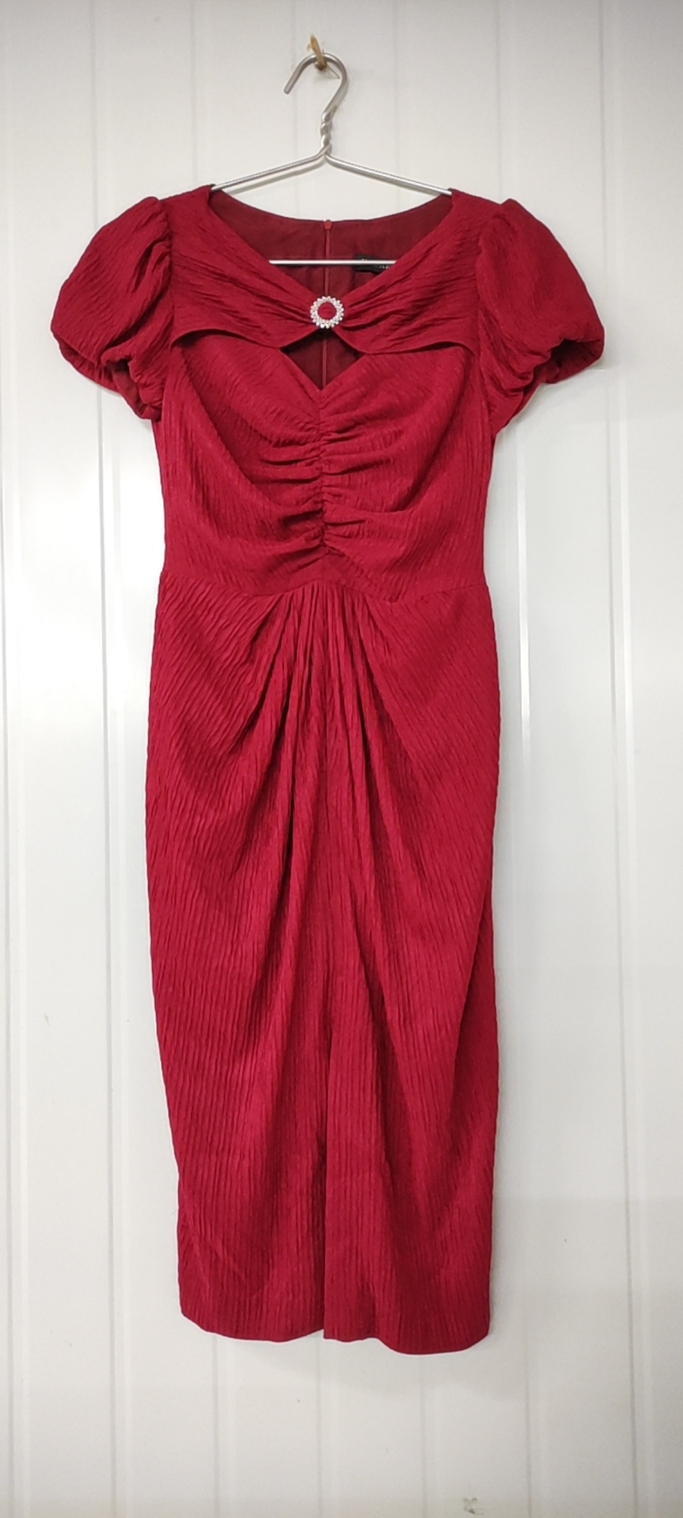 Đầm đỏ thân ôm nhún eo cổ V