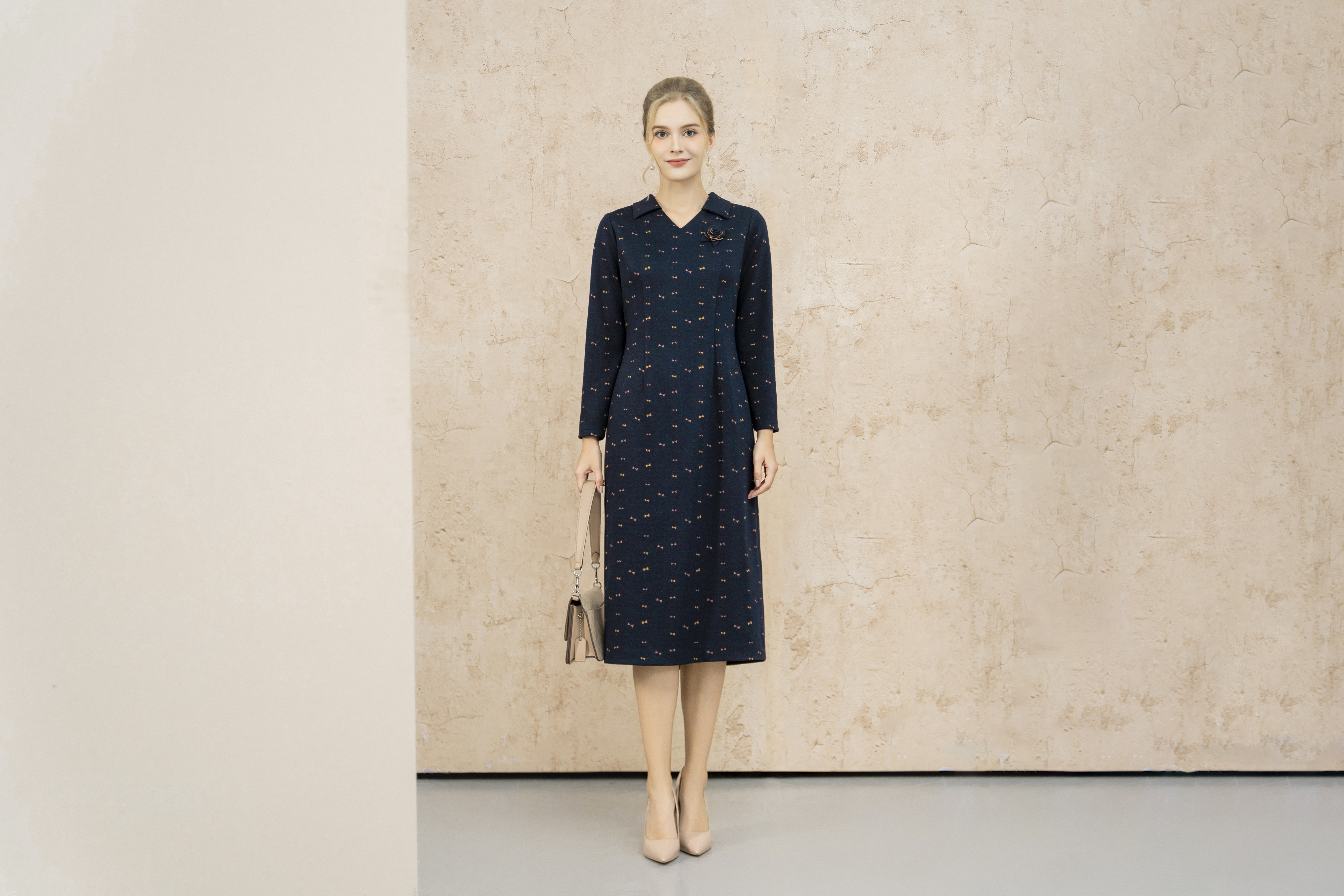 Váy Đầm Ôm Vải dạ len Họa tiết nhí Cổ bẻ có lá cổ Tay dài Dài qua bắp chân