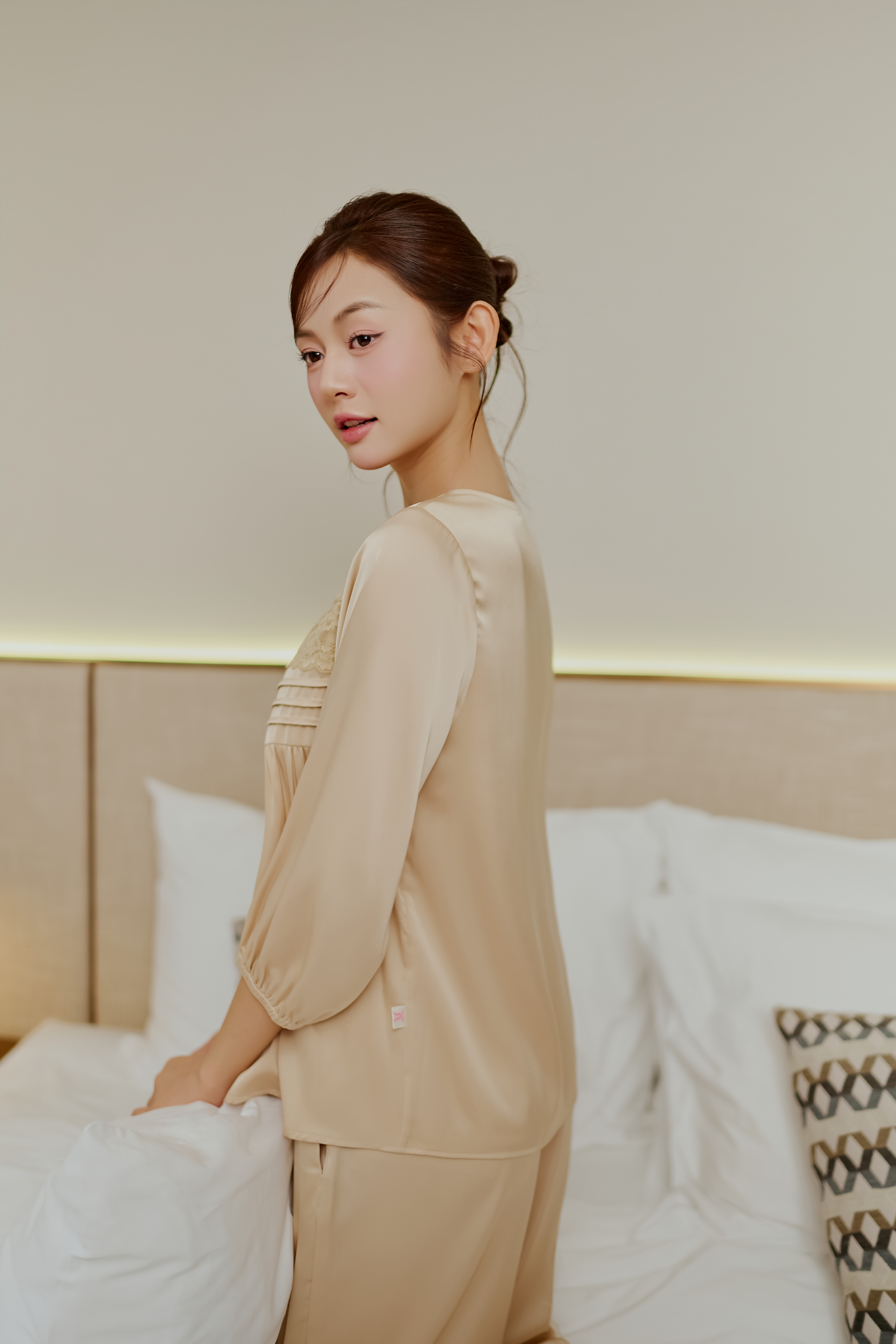 Bộ lụa áo dài tay, quần dài BN586_thumbnail_4