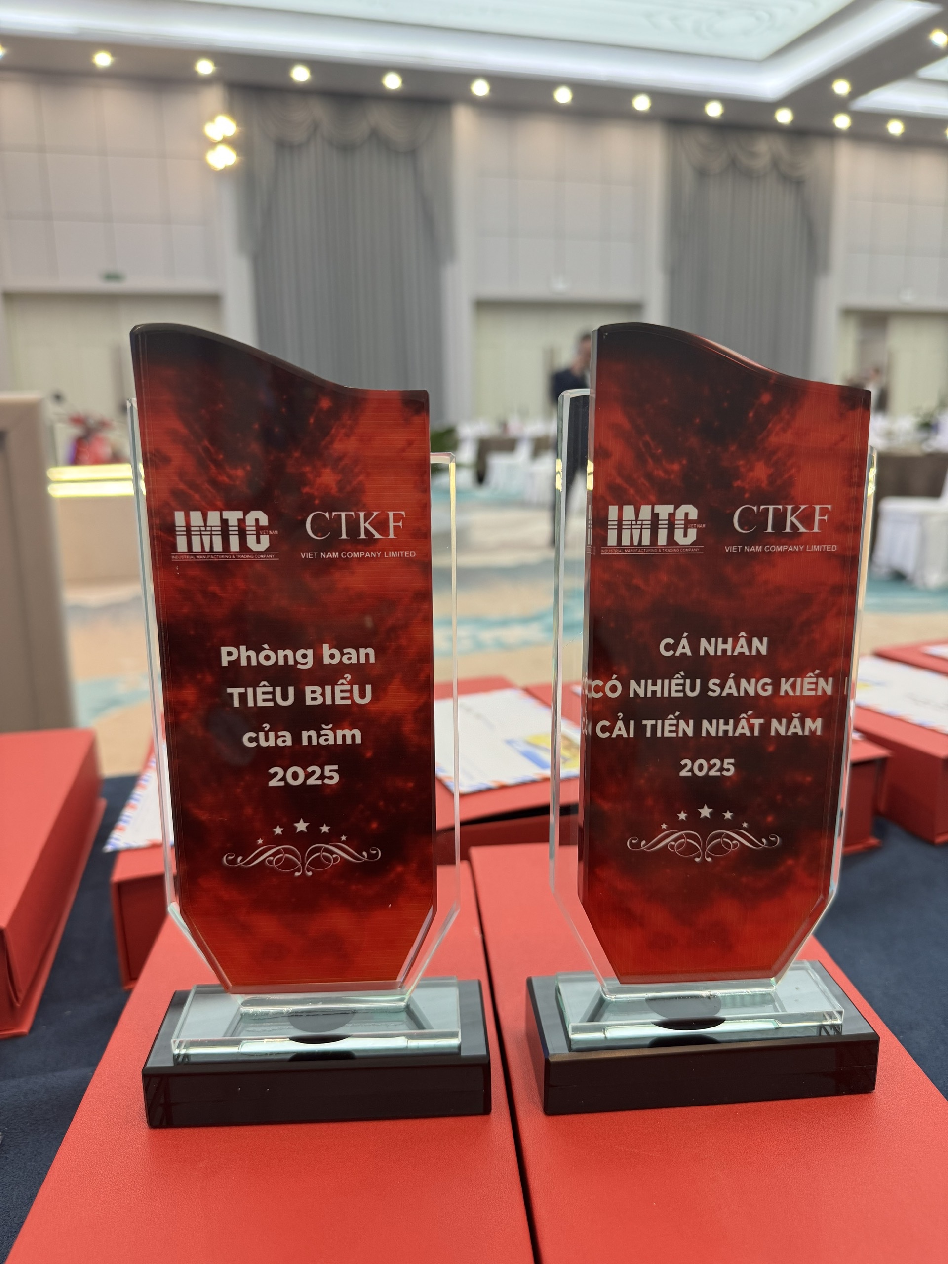 Cúp vinh danh pha lê 2 lớp_thumbnail_1