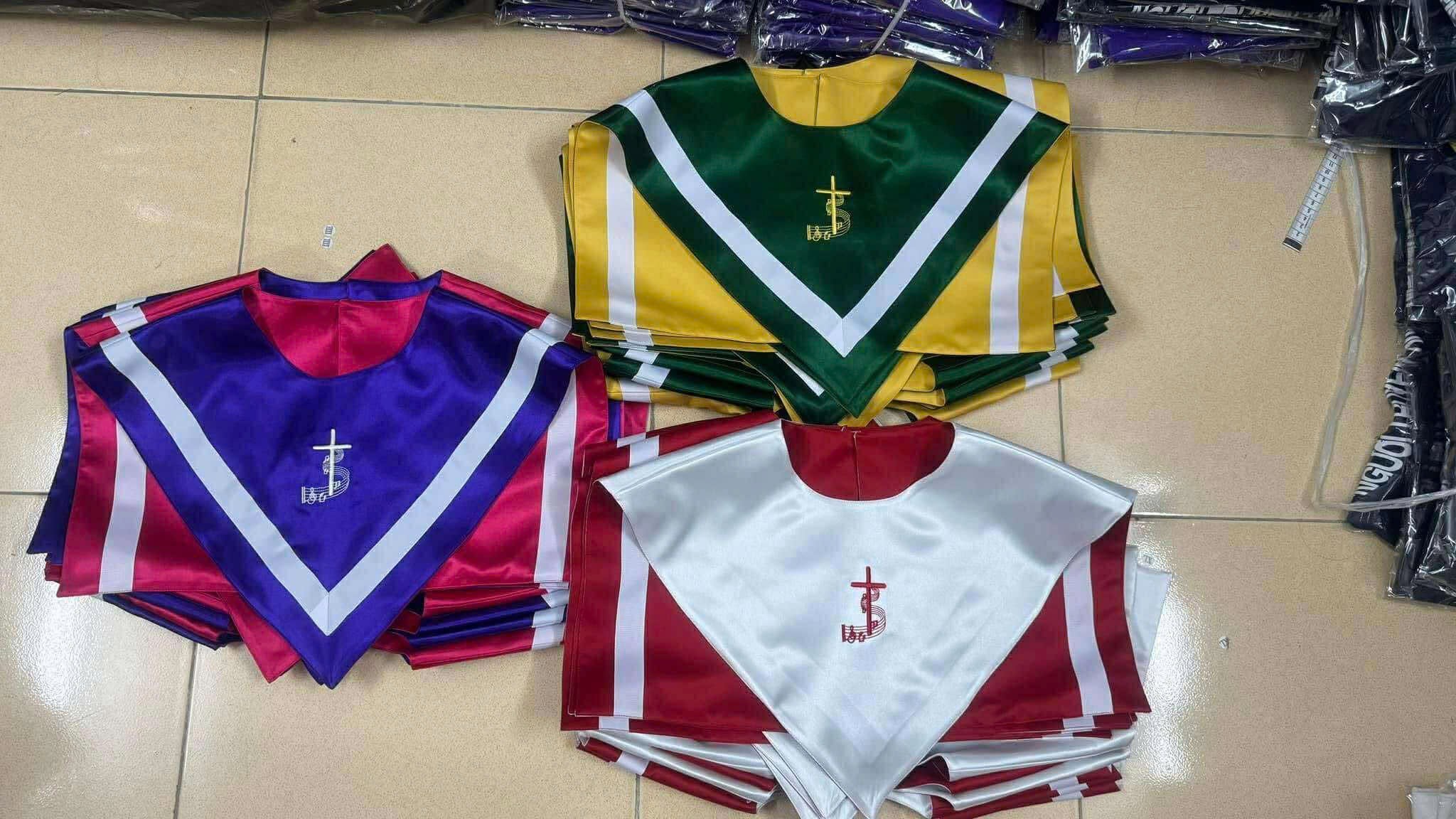 Yếm ca đoàn vải phi bóng không cổ - 2 mặt 2 màu_thumbnail_0