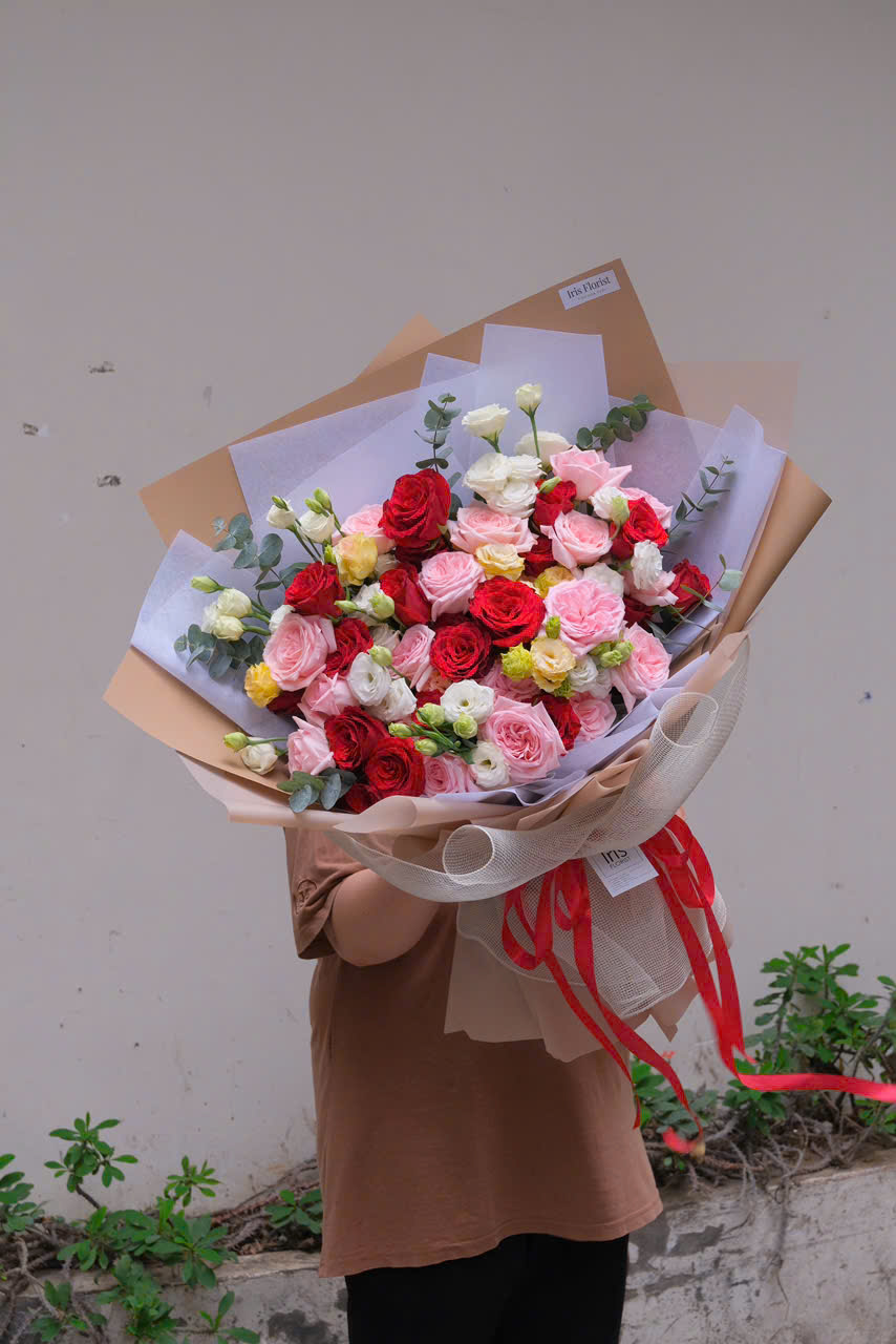 Bó hồng đỏ mix ohara và lan tường