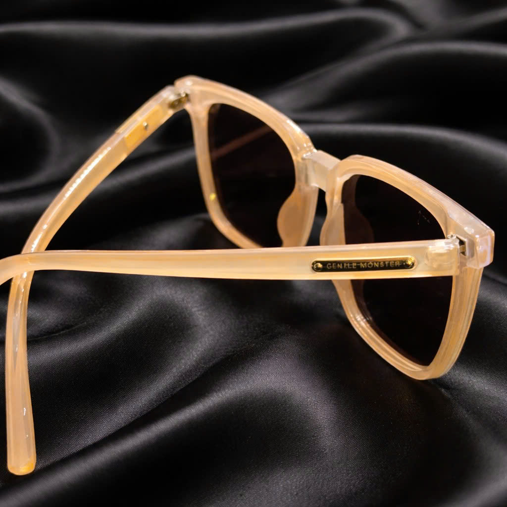 Kính mắt Gentle Monster màu kem