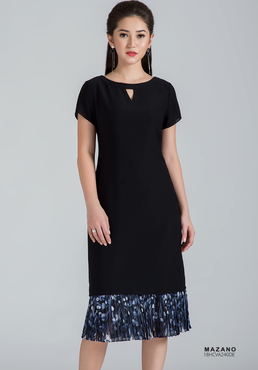 Váy đen phối chân hoa dập nhăn_thumbnail_0