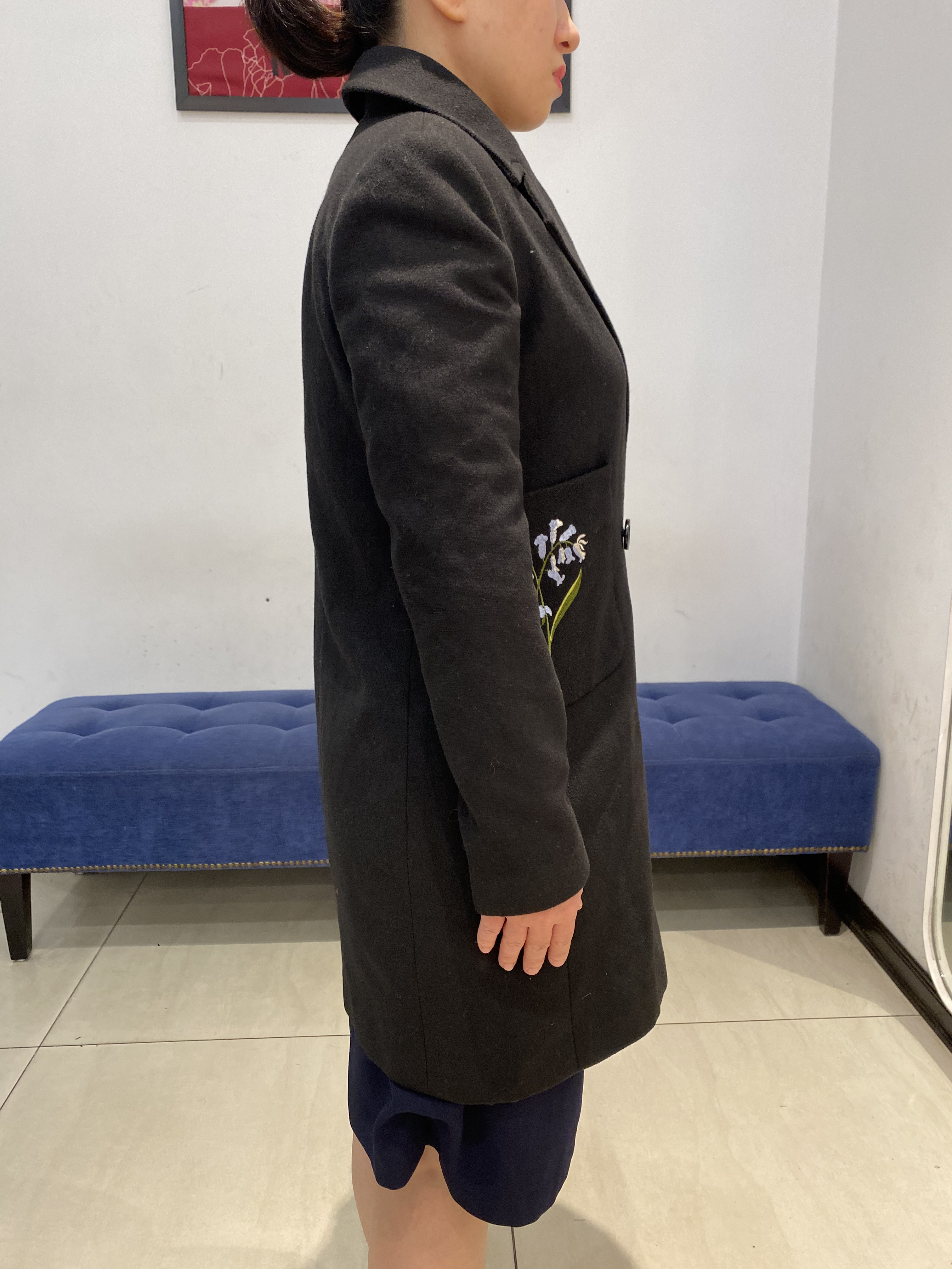 Măng tô đen thêu hoa_thumbnail_3