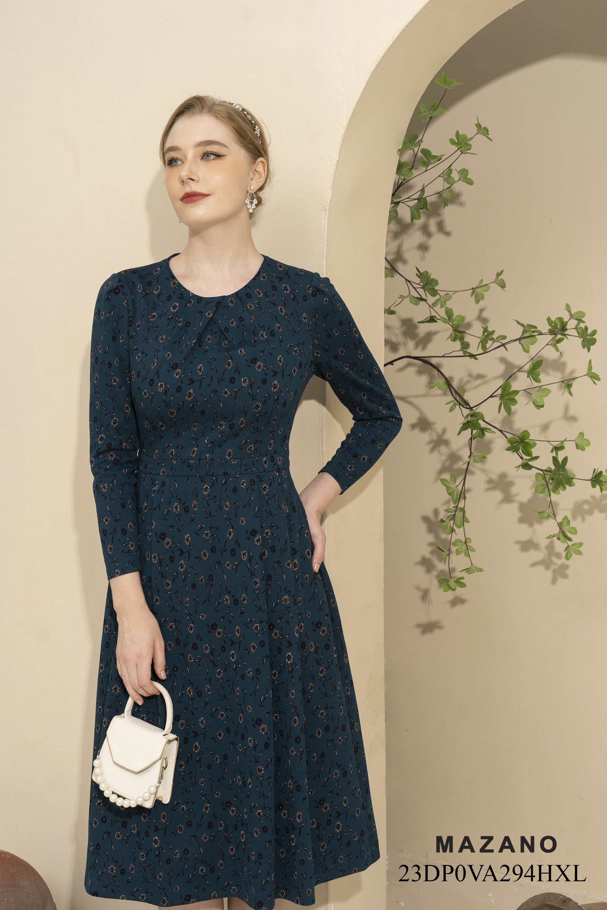 Váy Đầm ôm Chân xếp ly Vải dạ len Hoạ tiết hoa nhí Cổ tròn xếp ly Tay dài Dài đến bắp chân_thumbnail_3