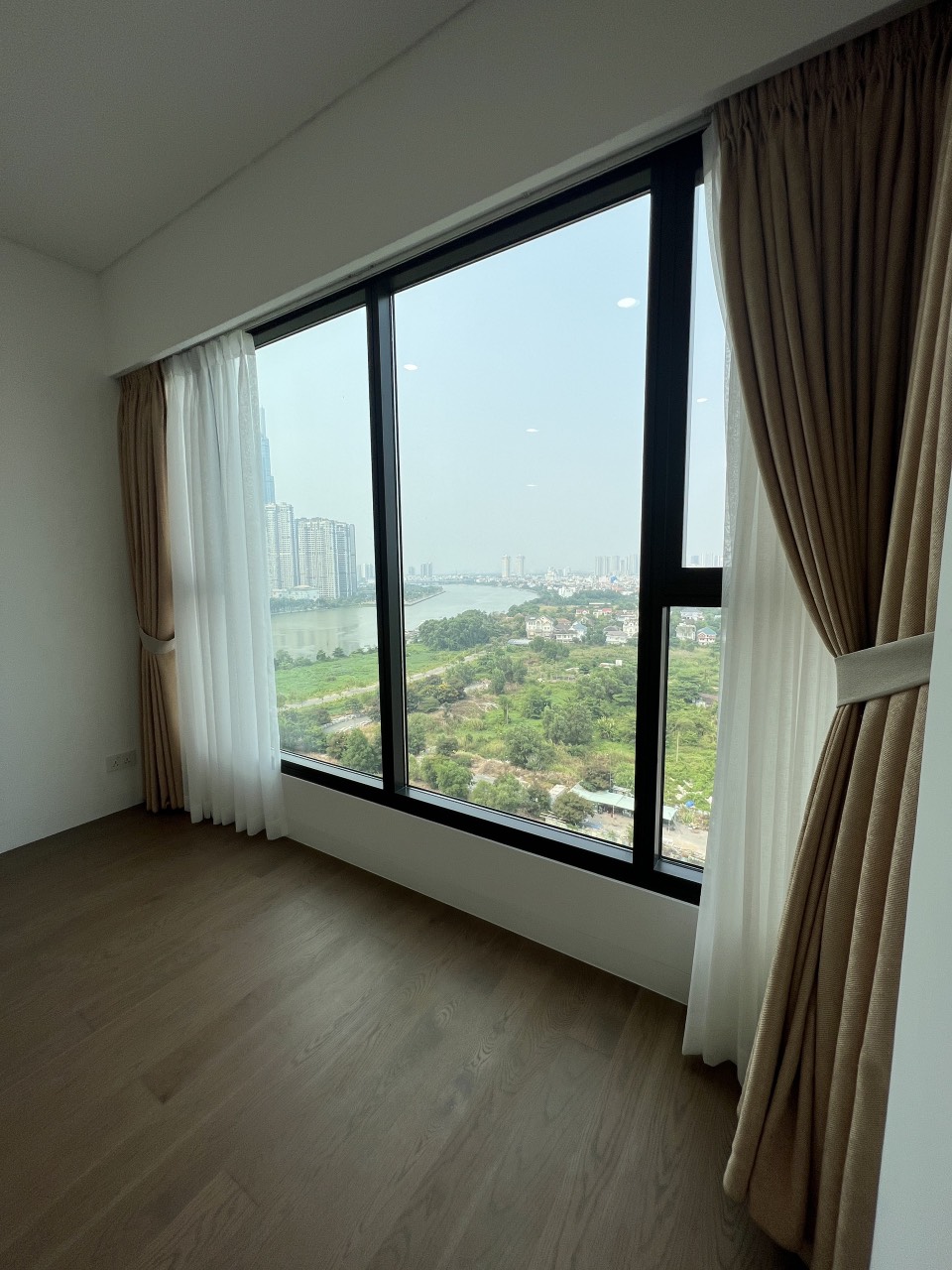 Bán căn chung cư The River, 3 phòng ngủ, 120 m2, giá 19.99 tỷ _thumbnail_4