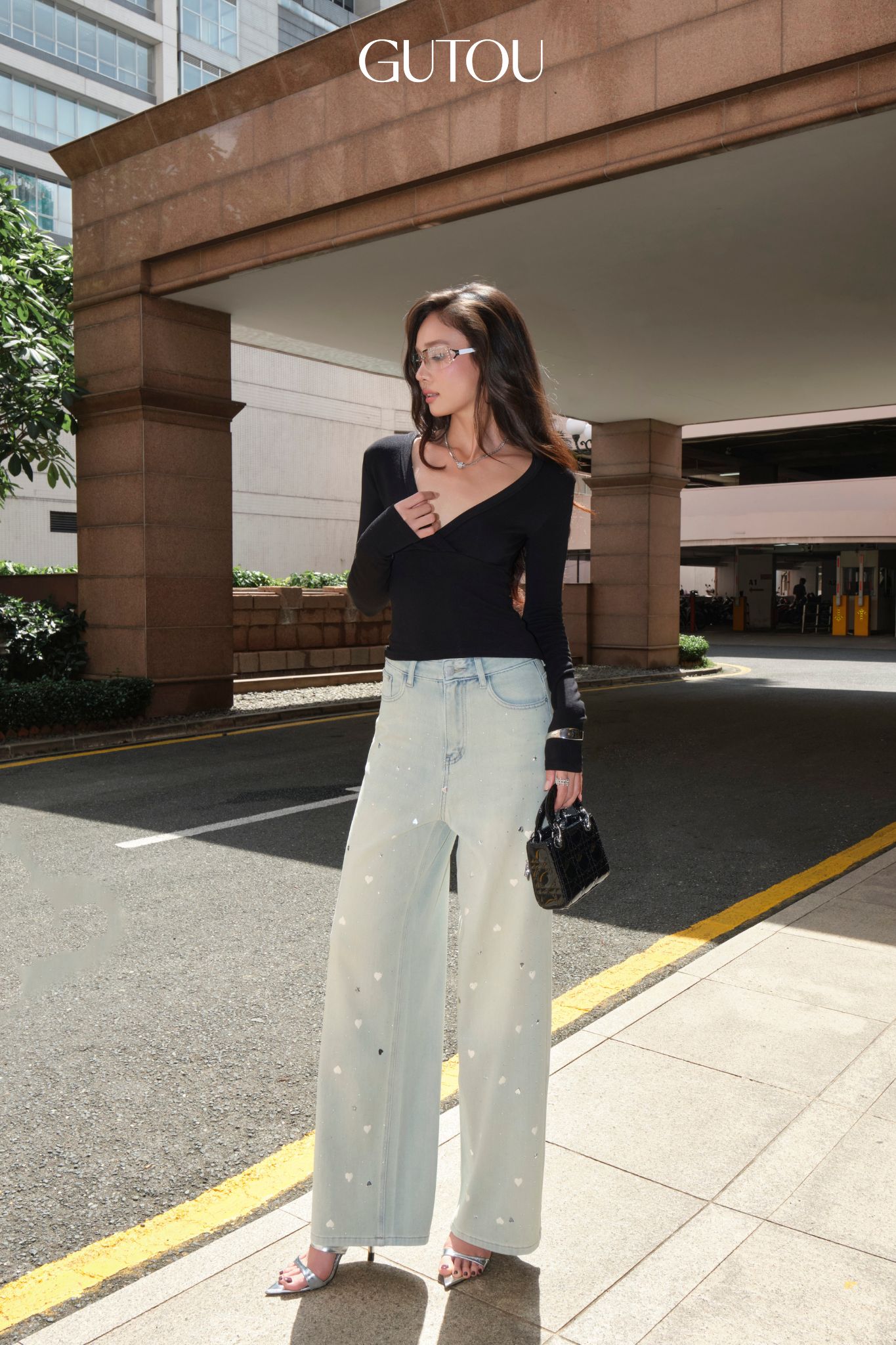 [ GUTOU ] Quần Jeans Suông Đính Đá Embelli