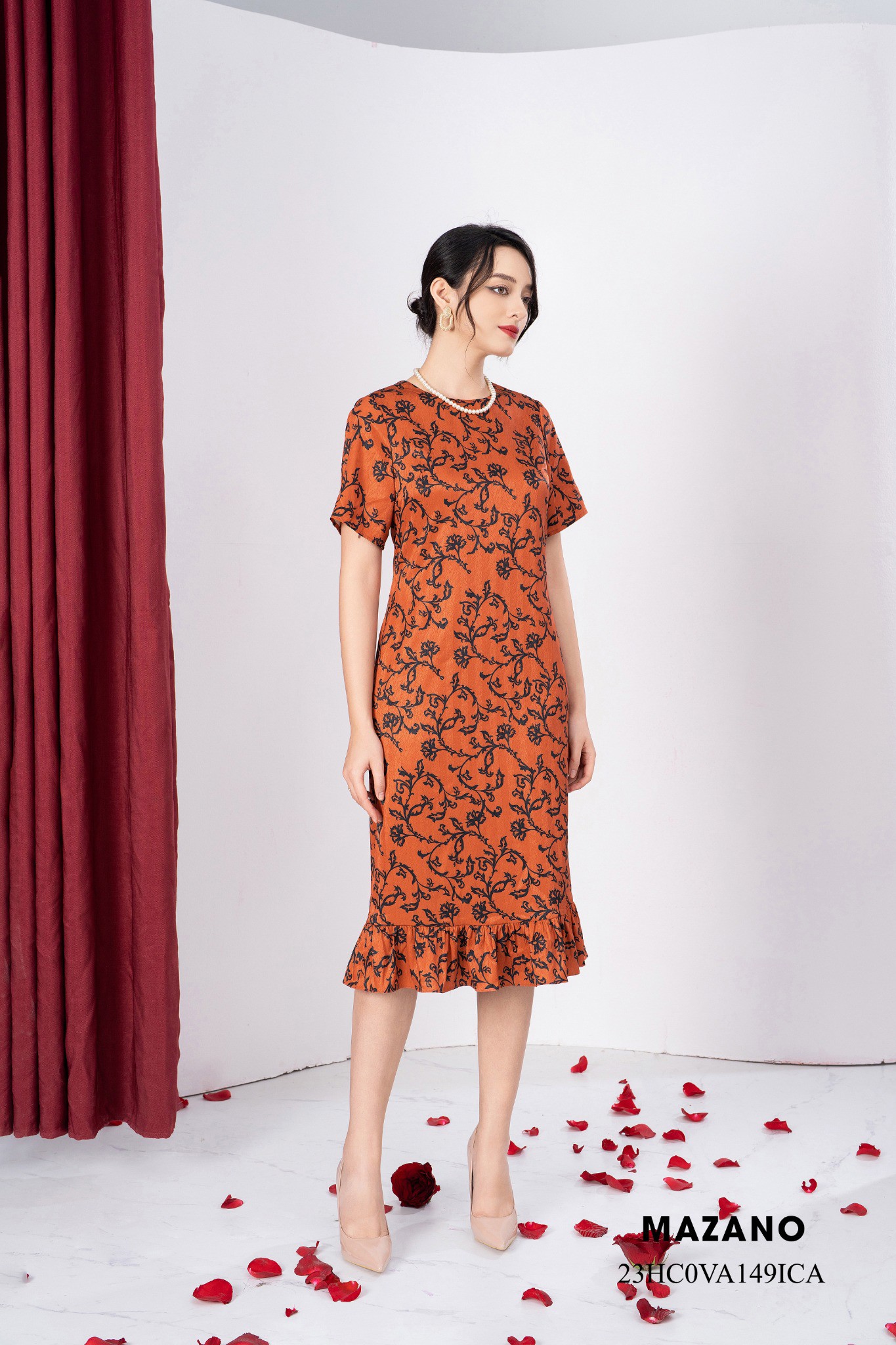 Váy Đầm Suông Vải lụa mỏng Hoạ tiết cách điệu Chân phối bèo Cổ tròn Tay ngắn Dài ngang bắp chân