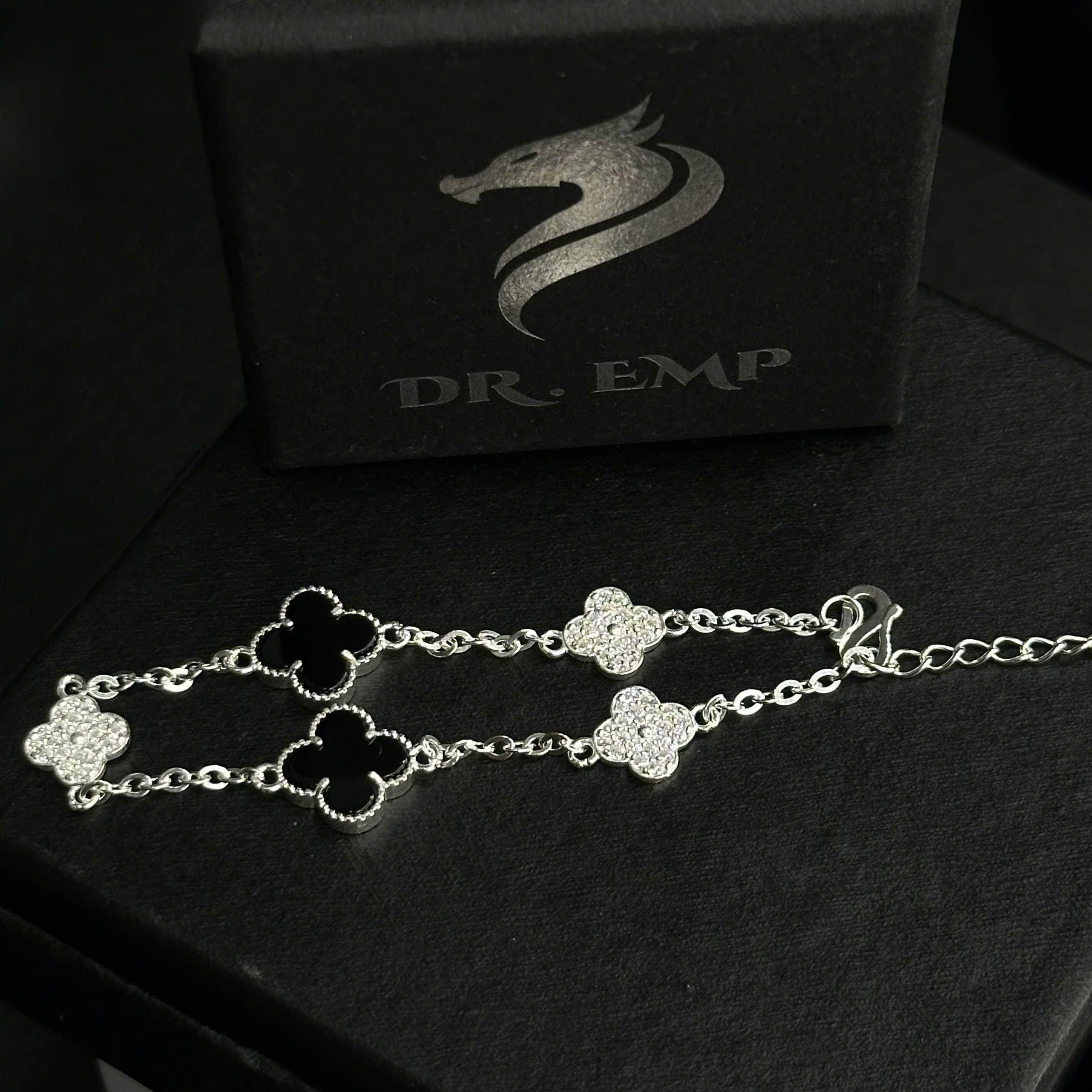 Vòng tay bạc van cleef đá đen xen kẽ đá kim cương_thumbnail_1