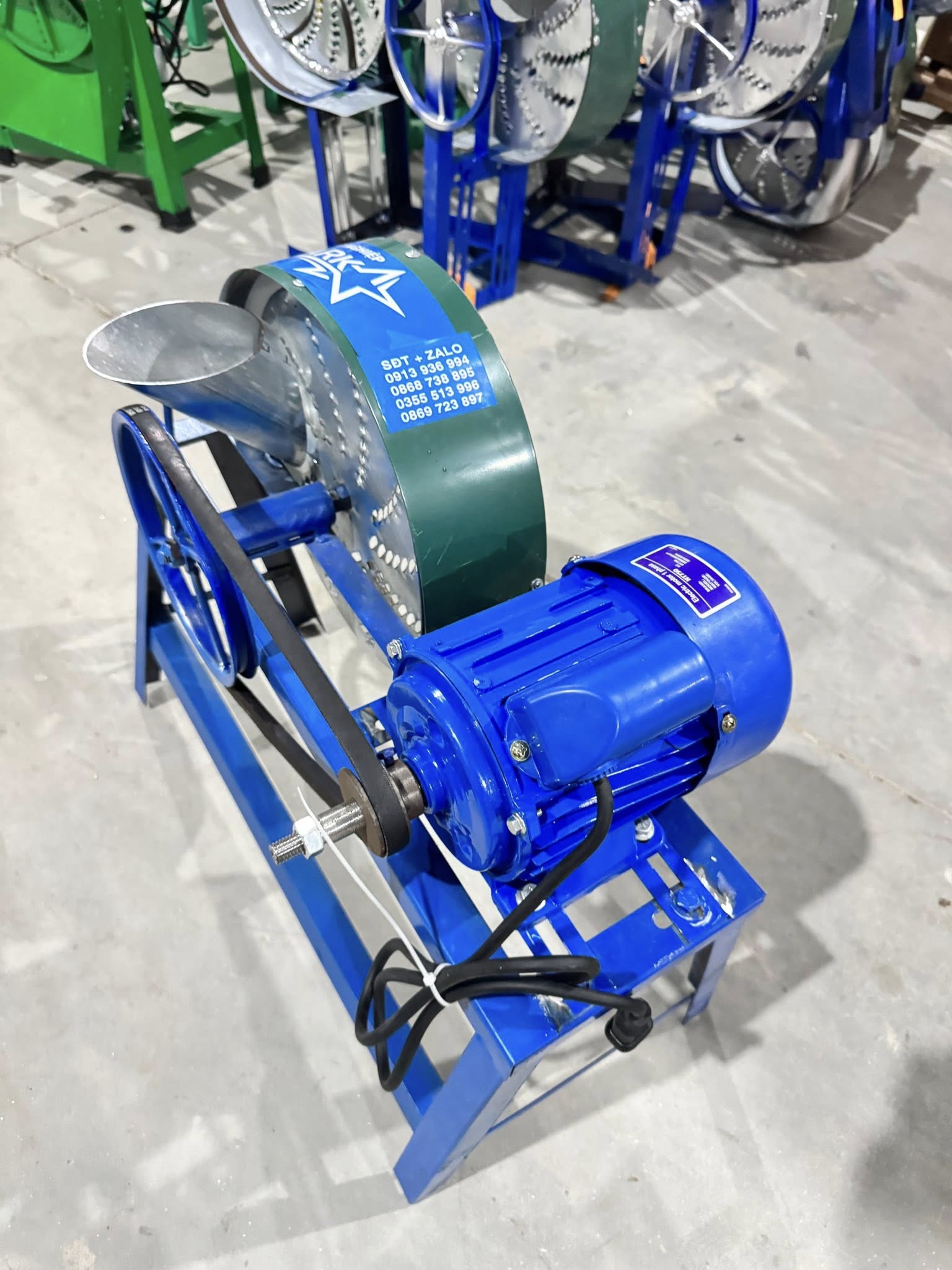 Máy duôi sắn xanh mô tơ 750w gia cố thanh chịu lực (tm)_thumbnail_2