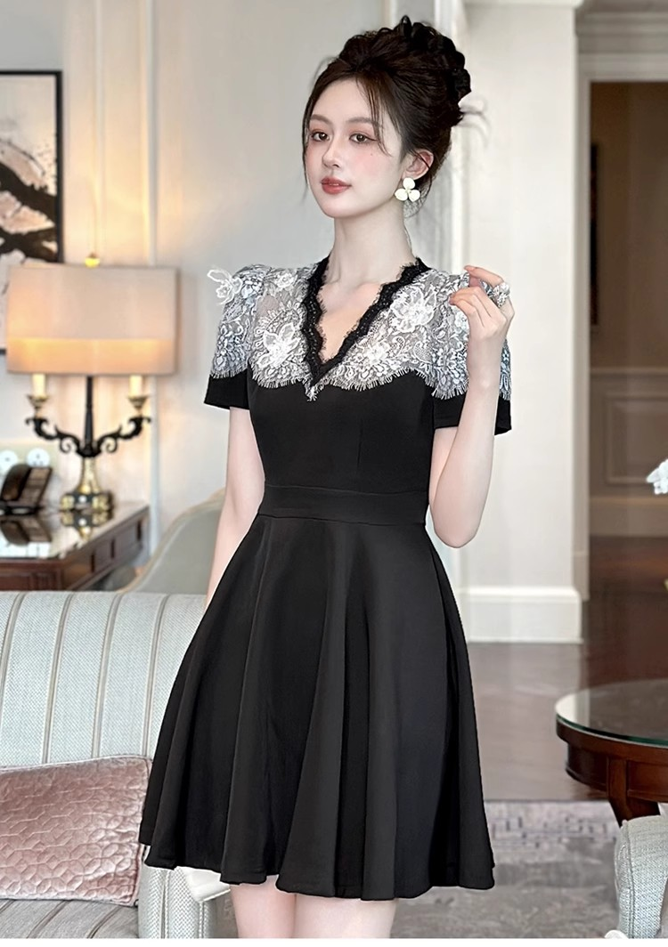 17007-Đầm xòe đen tay ngắn phối ren trắng ( chéo , ren)_thumbnail_0