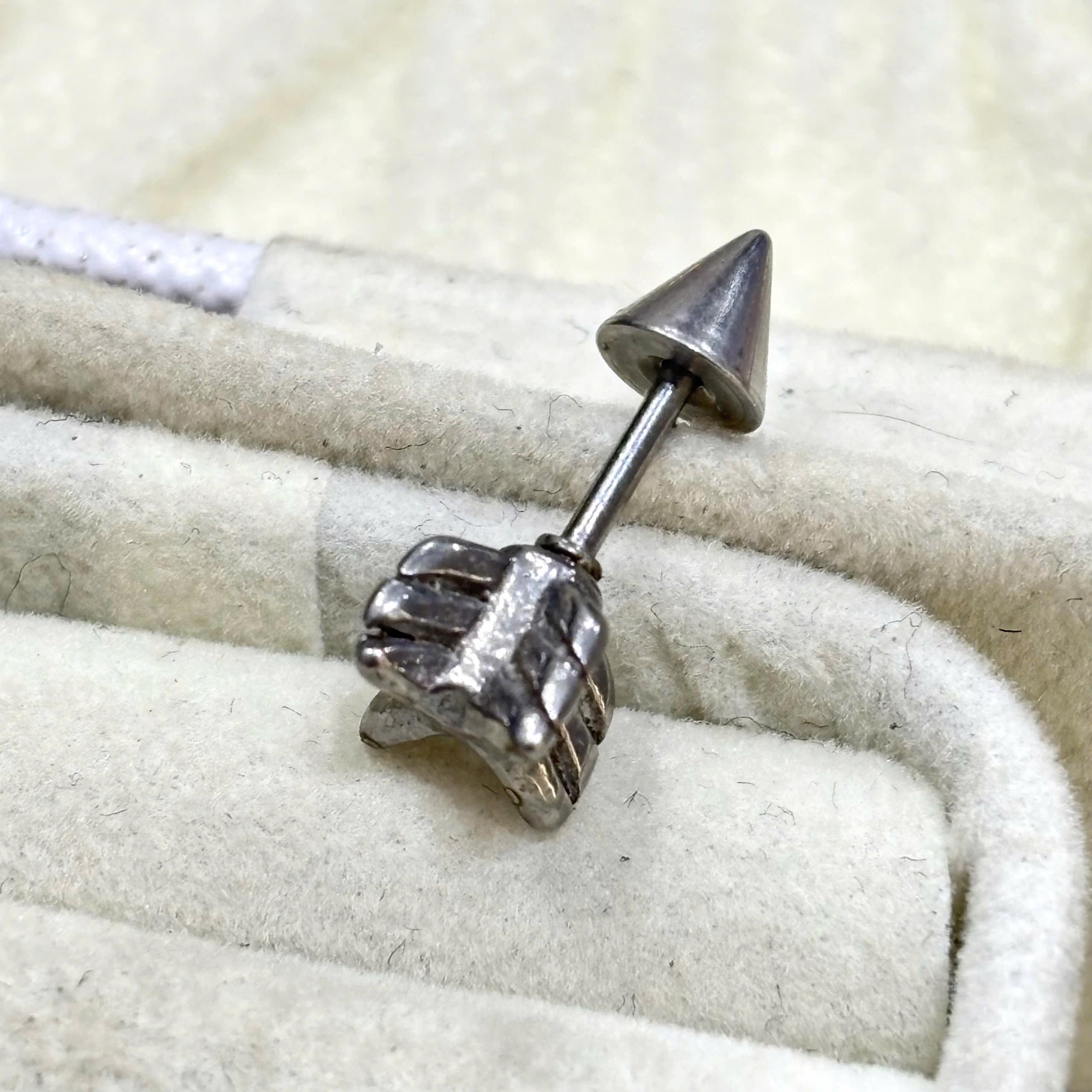 Khuyên kiểu mũi tên