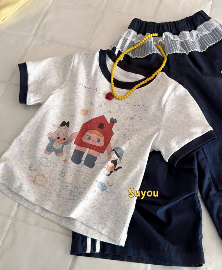 SU54 - Áo thun viền cổ tay phối bèo voan in hình màu kem hãng Suyou
