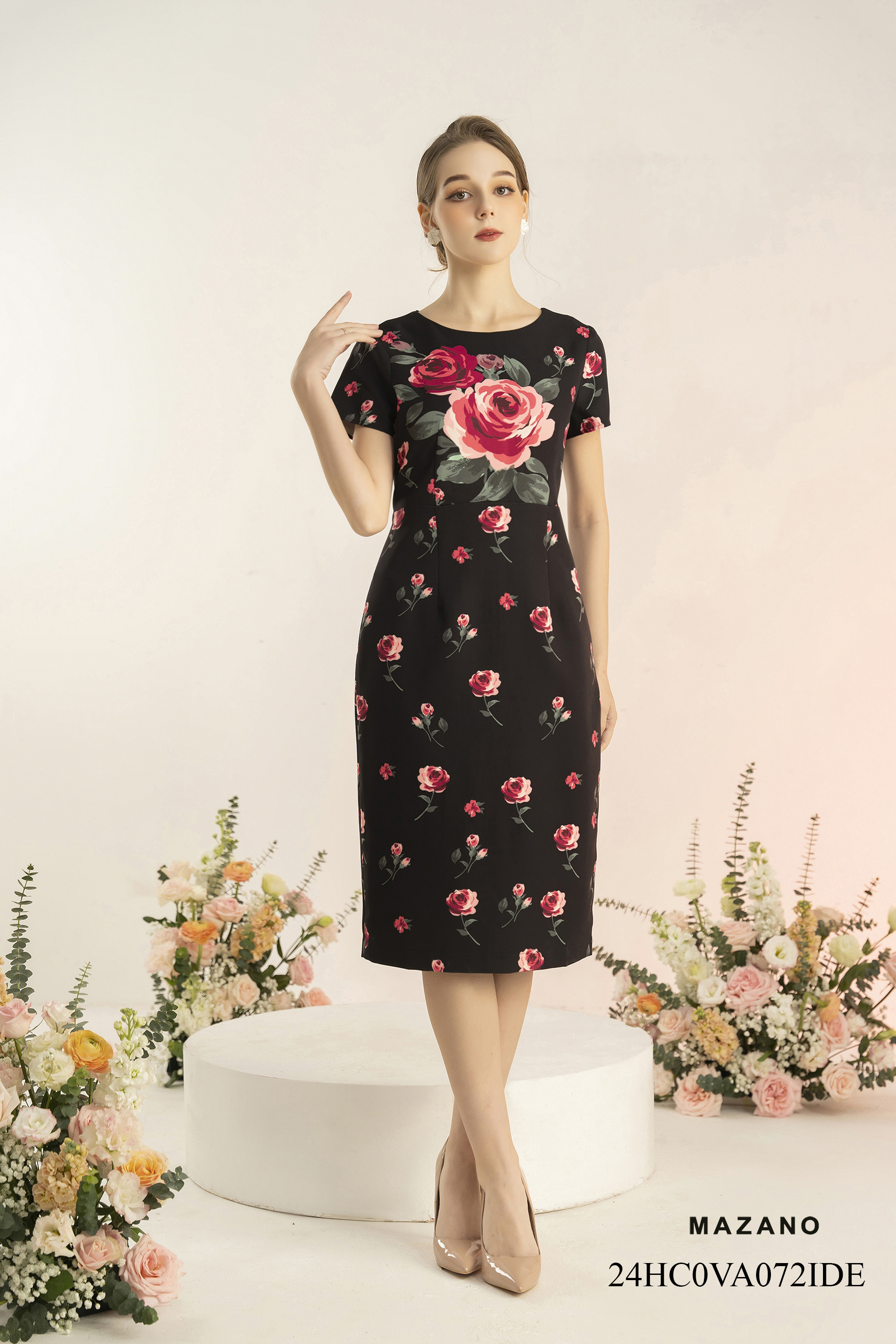 Đầm ôm đen họa tiết hoa hồng