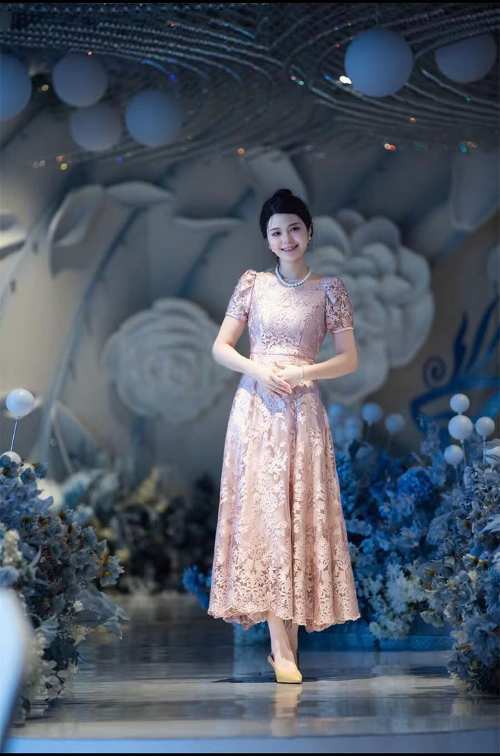 Đầm dự tiệc dạ hội ren thêu 3D tay con cổ thuyền sang trọng_thumbnail_8