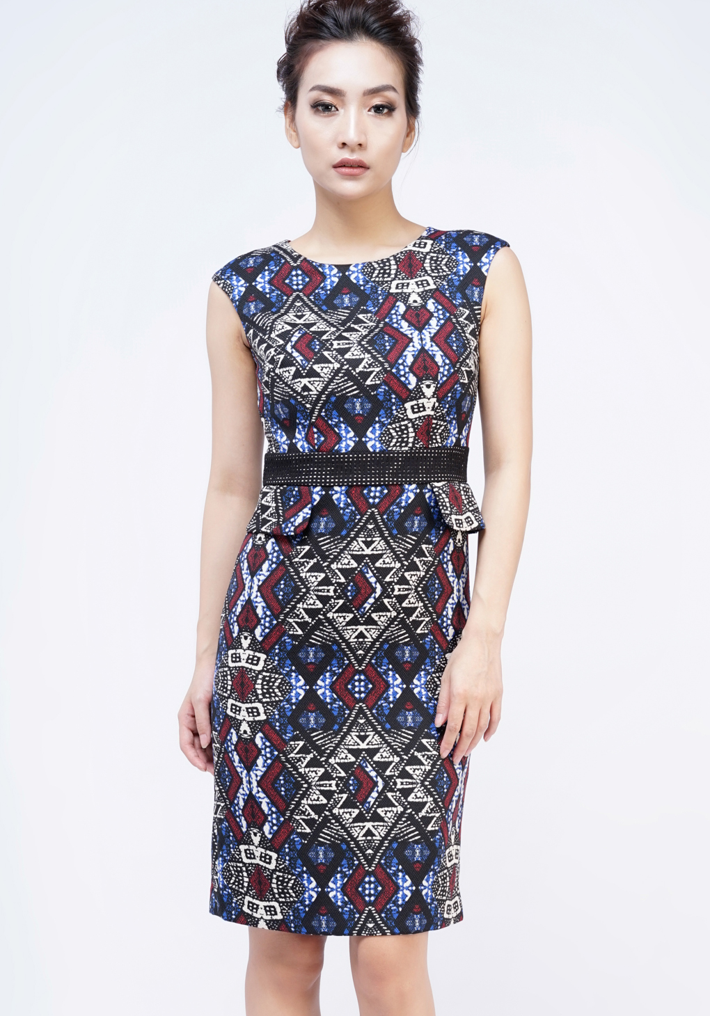 Đầm họa tiết ôm phối ren eo