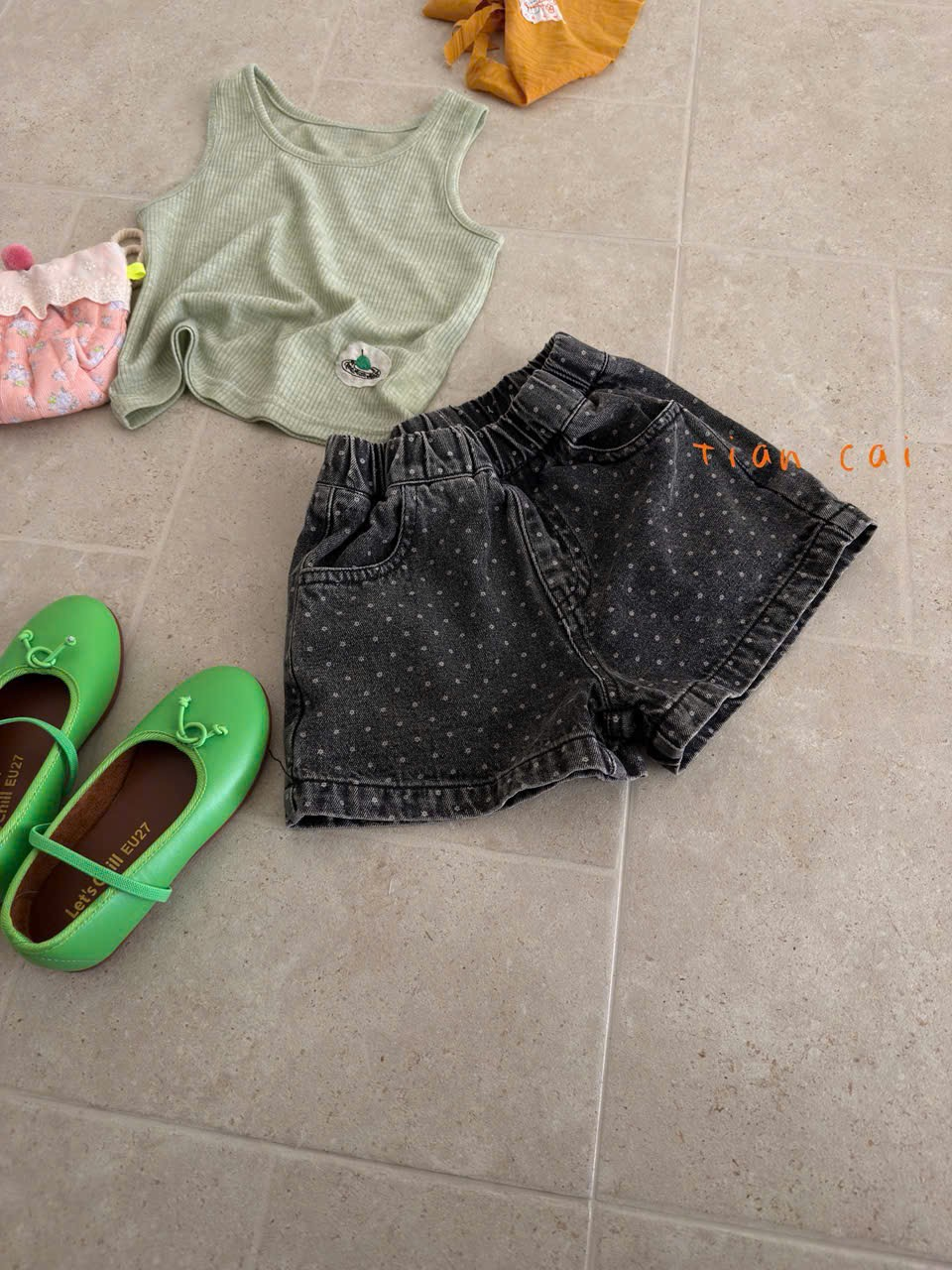 A48 - Quần short jean đen chấm bi lưng chun hãng Tian Cai (Sz90-130)